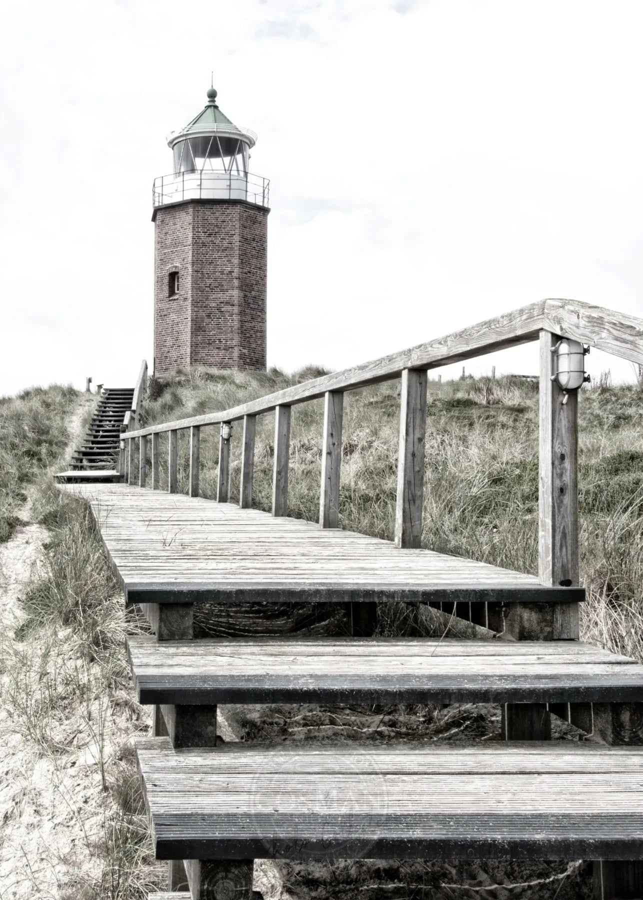 Schwarz-weiß Poster des Leuchtturms Kampen auf Sylt von Cosman-Photocollection, A4-Format, mit weißem Rand