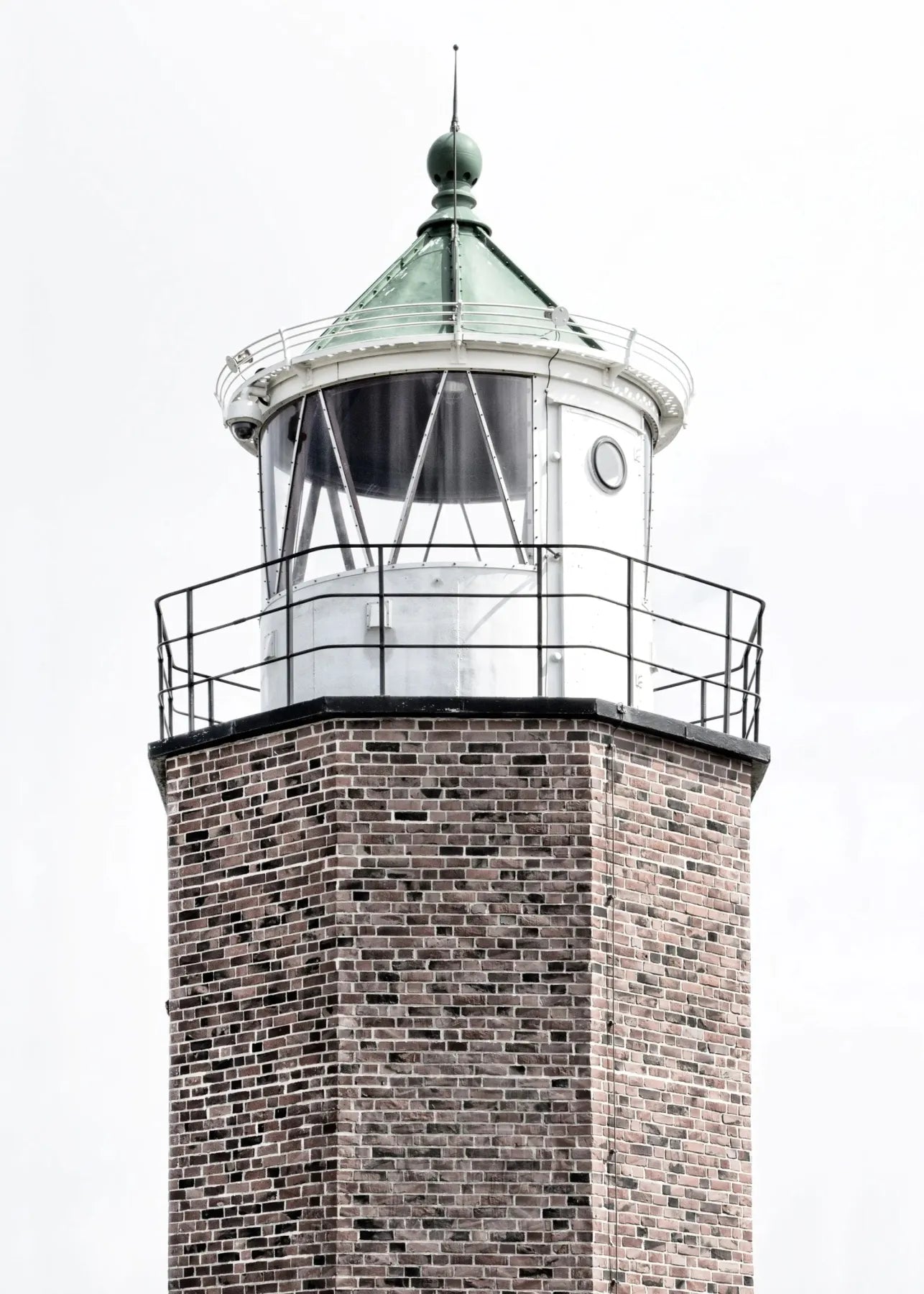 Schwarz-weiß Poster vom Sylt Leuchtturm "Rotes Kliff" mit weißem Rand, A4-Format, von Cosman-Photocollection.