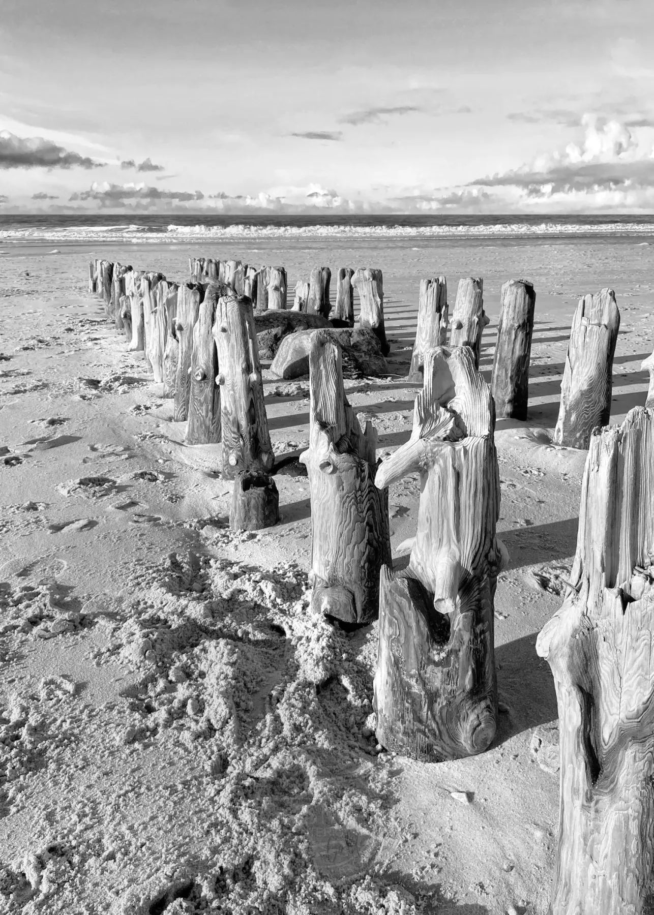 Schwarz-weiß Poster Sylt Strand von Cosman-Photocollection, A4-Größe, mit weißem Rand, ideal für Wanddekoration.