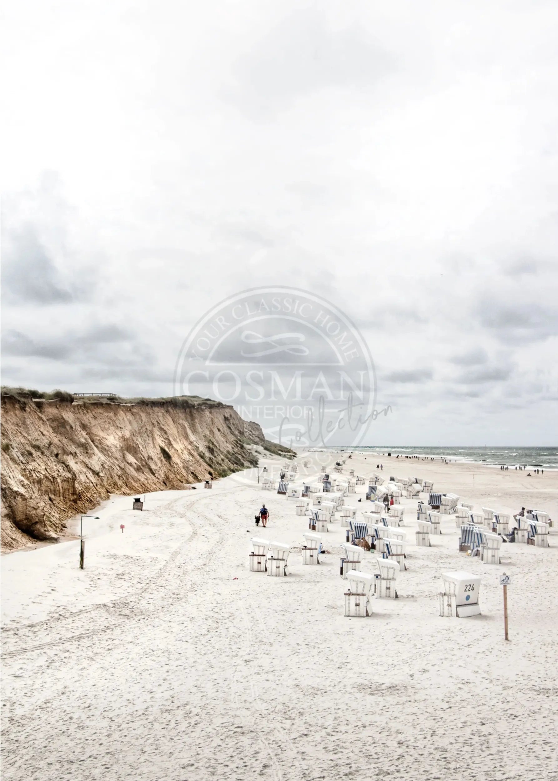 Schwarz-Weiß-Poster von Sylt, zeigt Strandkörbe in Kampen, von Cosman-Photocollection, A4-Format, mit weißem Rand.