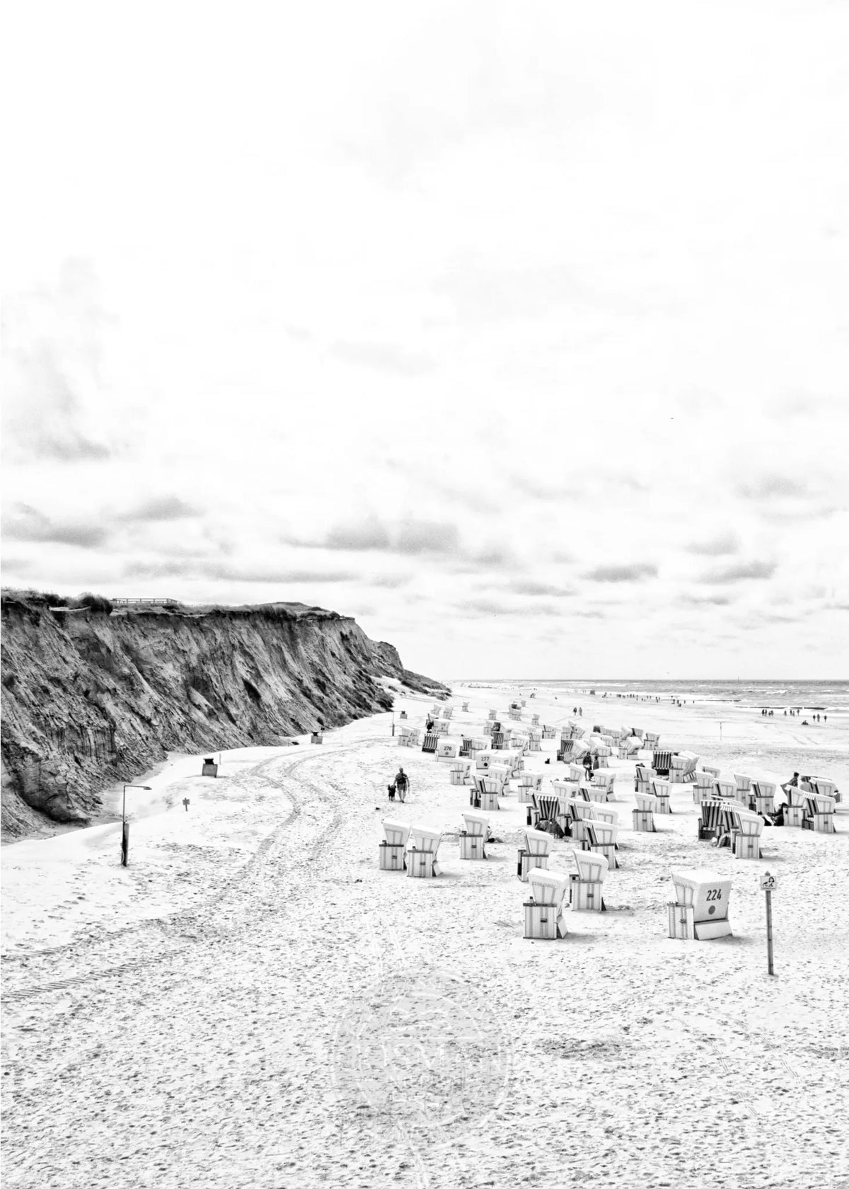Schwarz-weiß Poster mit Strandkörben an Sylt Kampen, 21x29,7 cm, von Cosman-Photocollection, A4 Druck