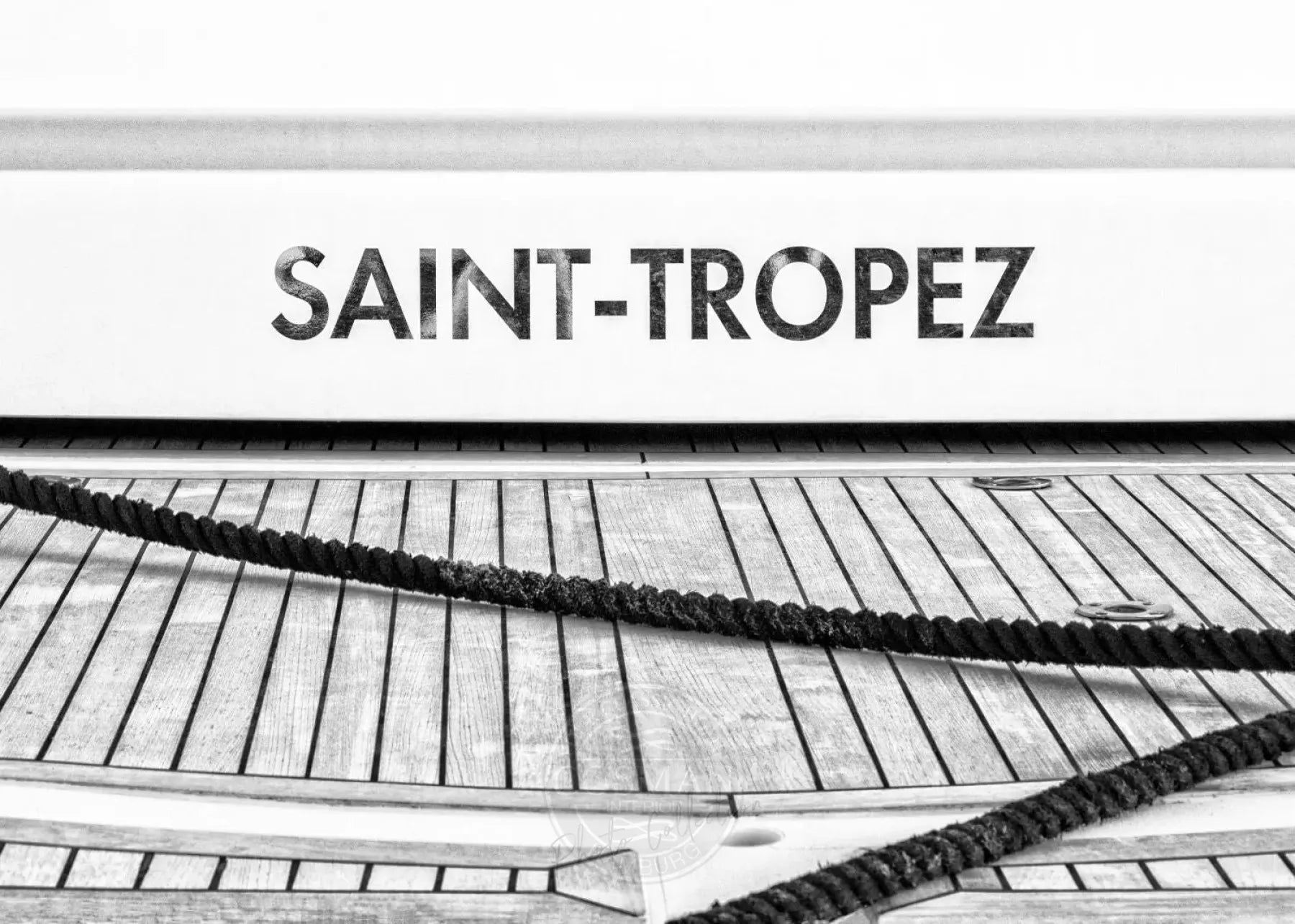 Schwarz-Weiß-Poster mit Bootmotiv von Saint Tropez, 29,7x21cm, von Cosman-Photocollection, gerahmt mit weißem Rand.