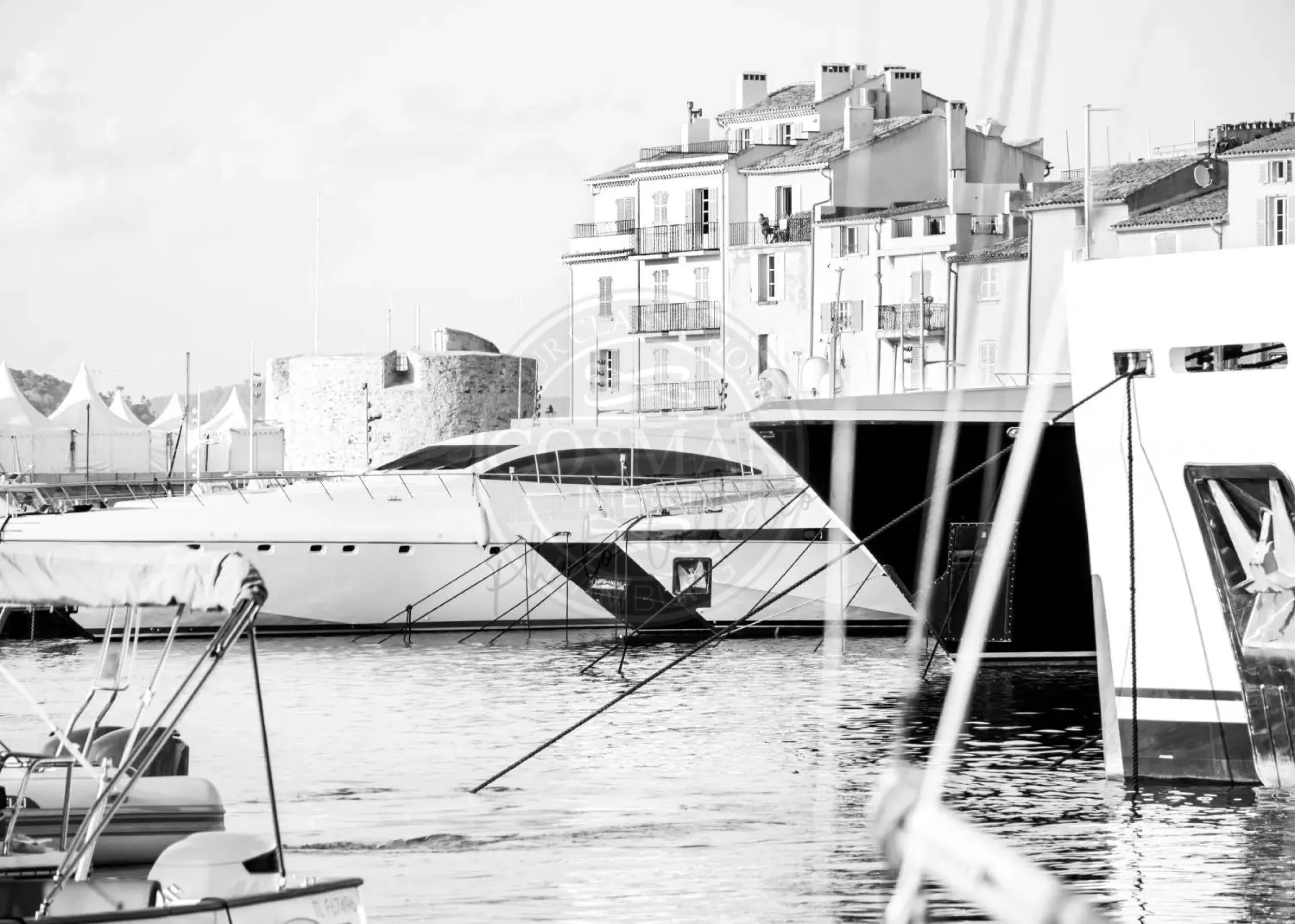 Schwarz-weiß Poster ’Hafen’ Saint Tropez von Cosman-Photocollection, A4-Größe, mit weißem Rand, maritime Hafenansicht