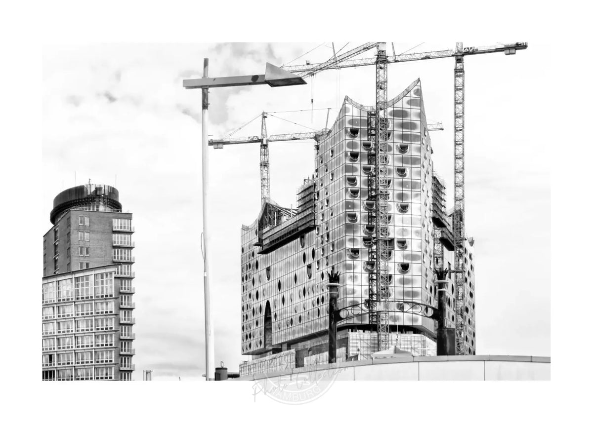 Schwarz-weiß Poster von Hamburg Elphi, A4 Druck von Cosman-Photocollection mit weißem Rand