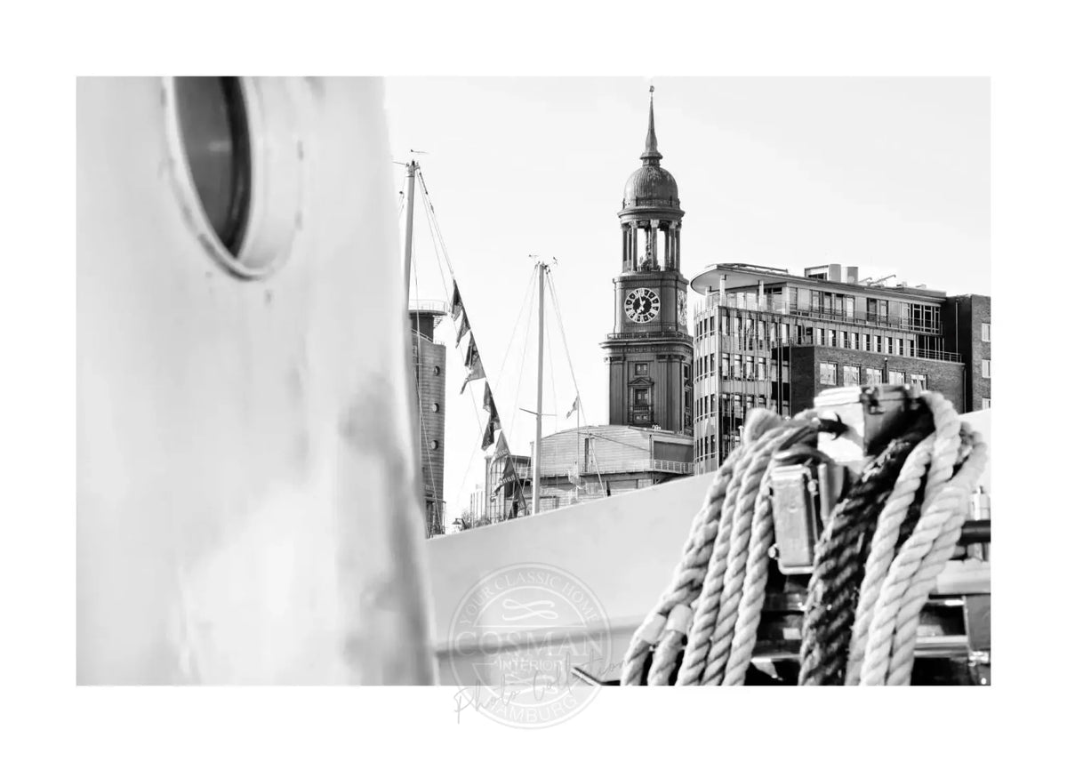 Schwarz-weiß Poster des Hamburger Michel mit weißem Rand, von Cosman-Photocollection, 29,7x21 cm, A4 Druck
