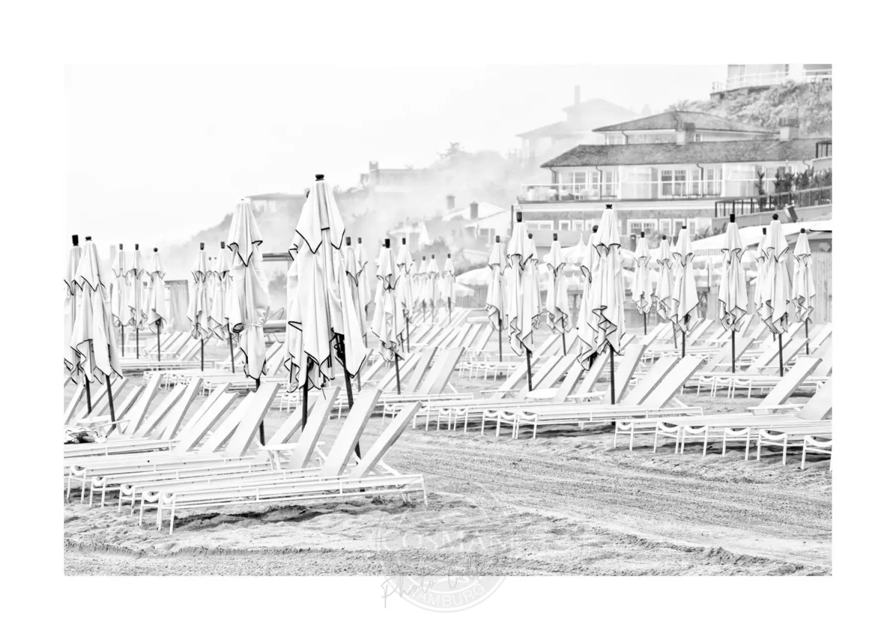 Schwarz-weiß Poster von Cosman-Photocollection, Hamptons Long Island Beach, mit weißem Rand, A4 Größe, Druck für Wanddekoration