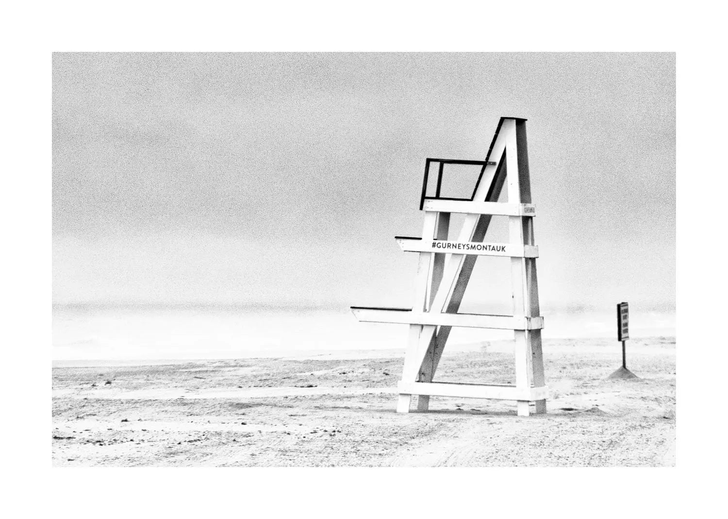 Schwarz-Weiß-Poster Hamptons Long Island ’Beach’ von Cosman-Photocollection, A4-Größe, mit weißem Rand