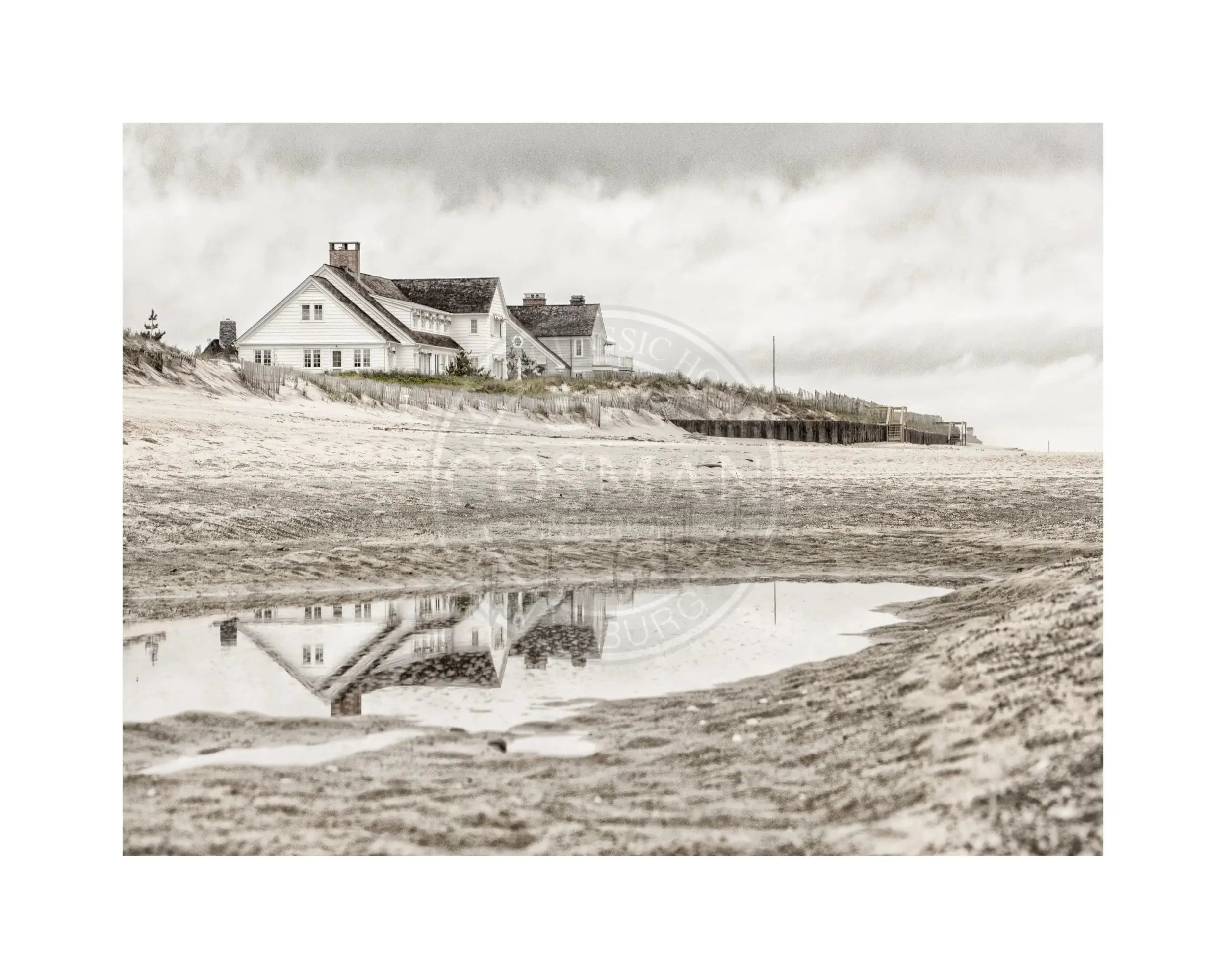Schwarz-weiß Poster von Cosman-Photocollection mit Strandhaus-Motiv in den Hamptons, A4-Größe 29,7x21cm, mit weißem Rand