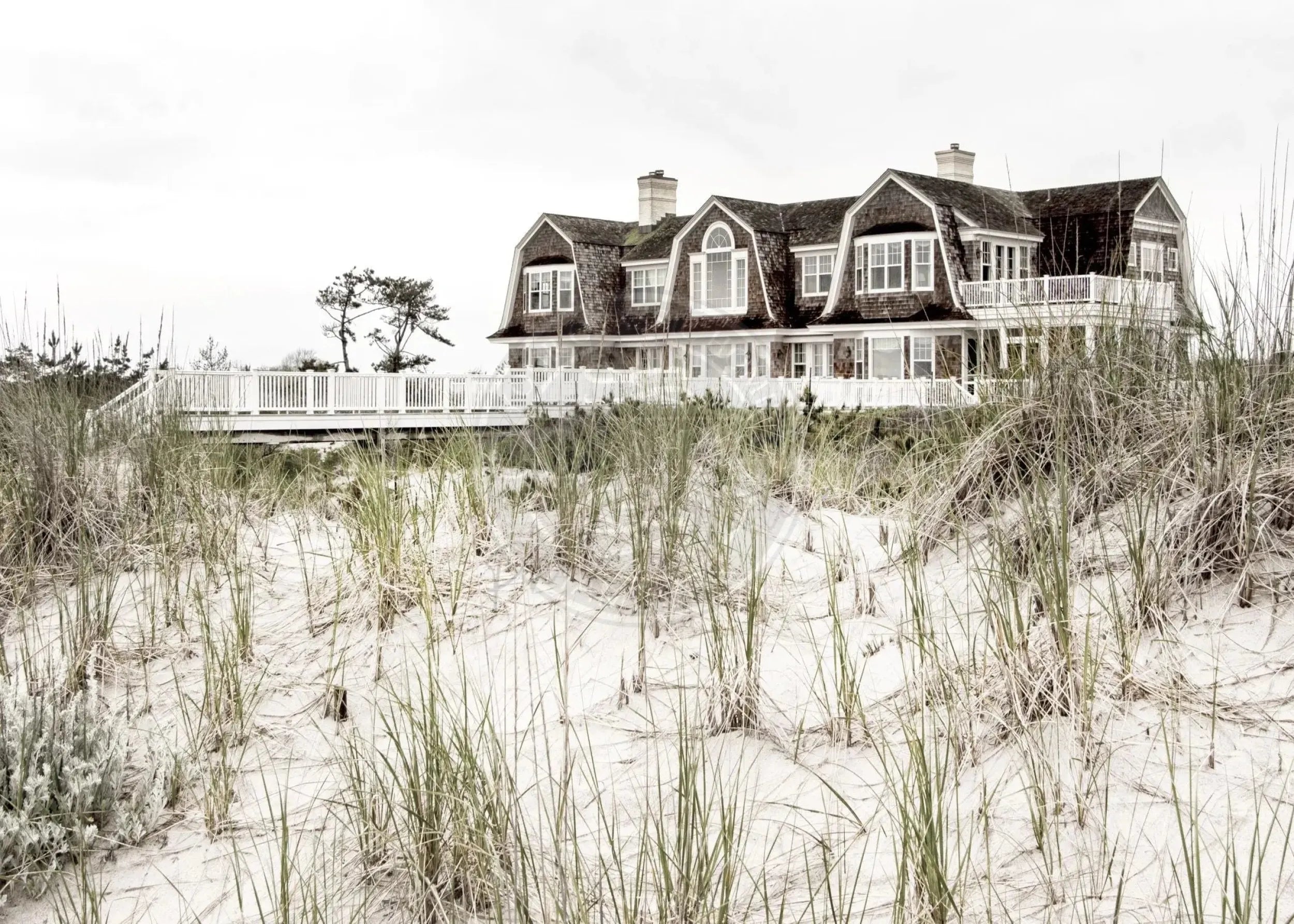 Schwarz-weiß Poster mit weißem Rand, Hamptons Long Island Beach House Motiv, von Cosman-Photocollection, A4 Größe