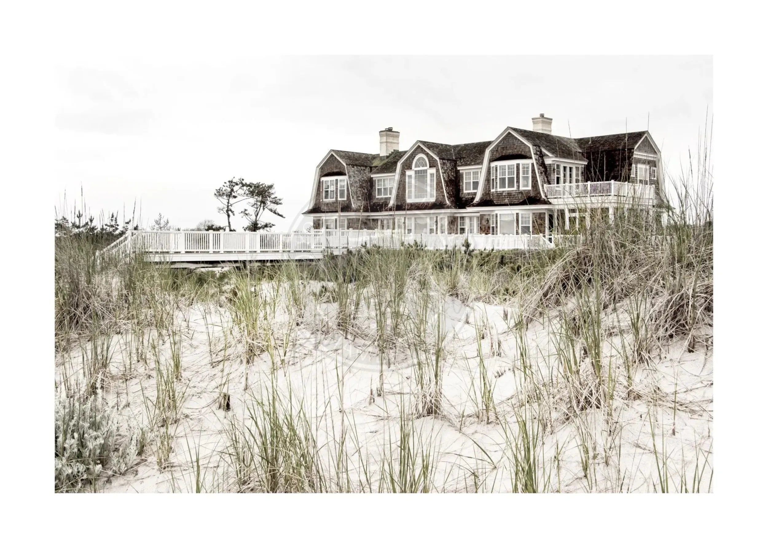 Schwarz-weiß Poster mit weißen Rand, Hamptons Long Island Beach House Motiv von Cosman-Photocollection, A4 Format