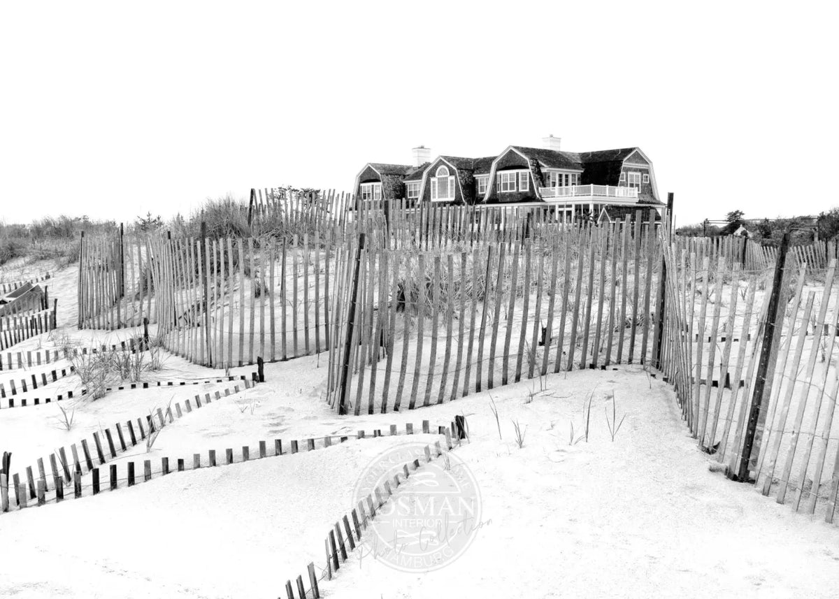 Schwarz-weiß Poster „Beach House“ von Cosman-Photocollection, Long Island, Hamptons, mit weißem Rand, A4-Größe, Druck