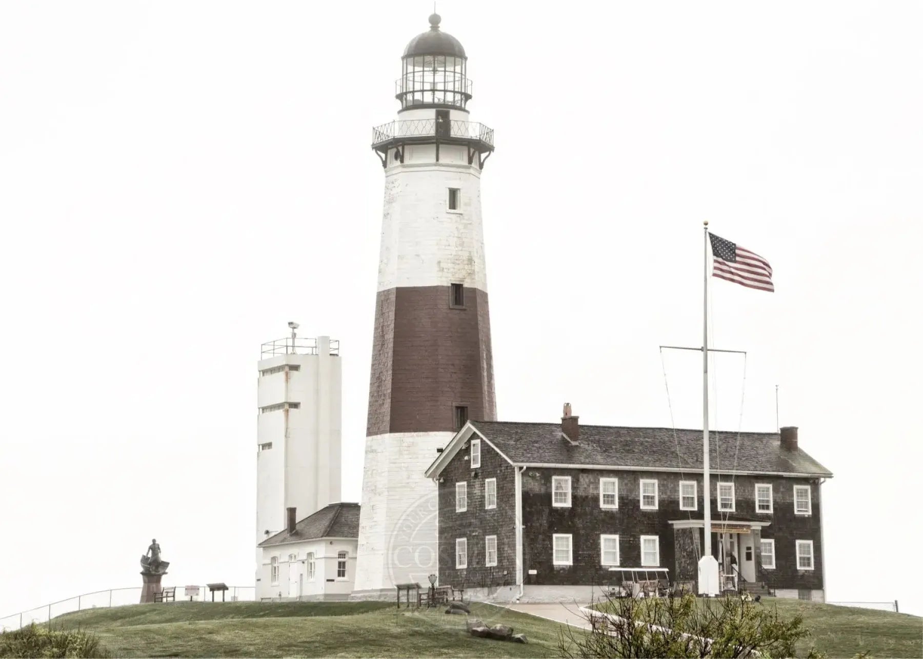 Schwarzweiß-Poster Hamptons Montauk Leuchtturm von Cosman-Photocollection, A4-Größe, mit weißem Rand
