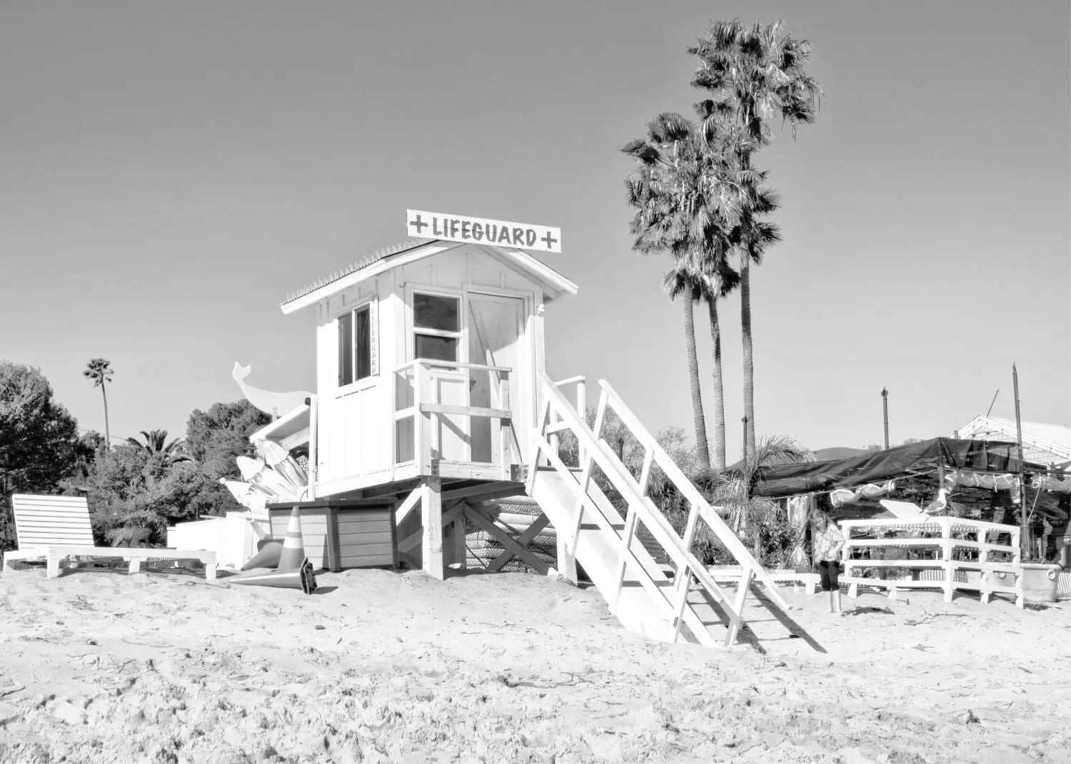 Schwarzweiß-Poster von Kalifornien Malibu mit Lifeguard-Motiv, 29,7x21 cm, von Cosman-Photocollection.