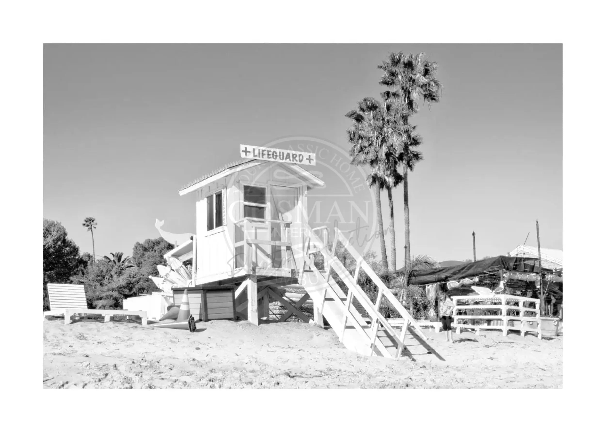 Schwarz-weiß Poster Kalifornien Malibu Beach Lifeguard von Cosman-Photocollection, A4 Druck mit weißem Rand