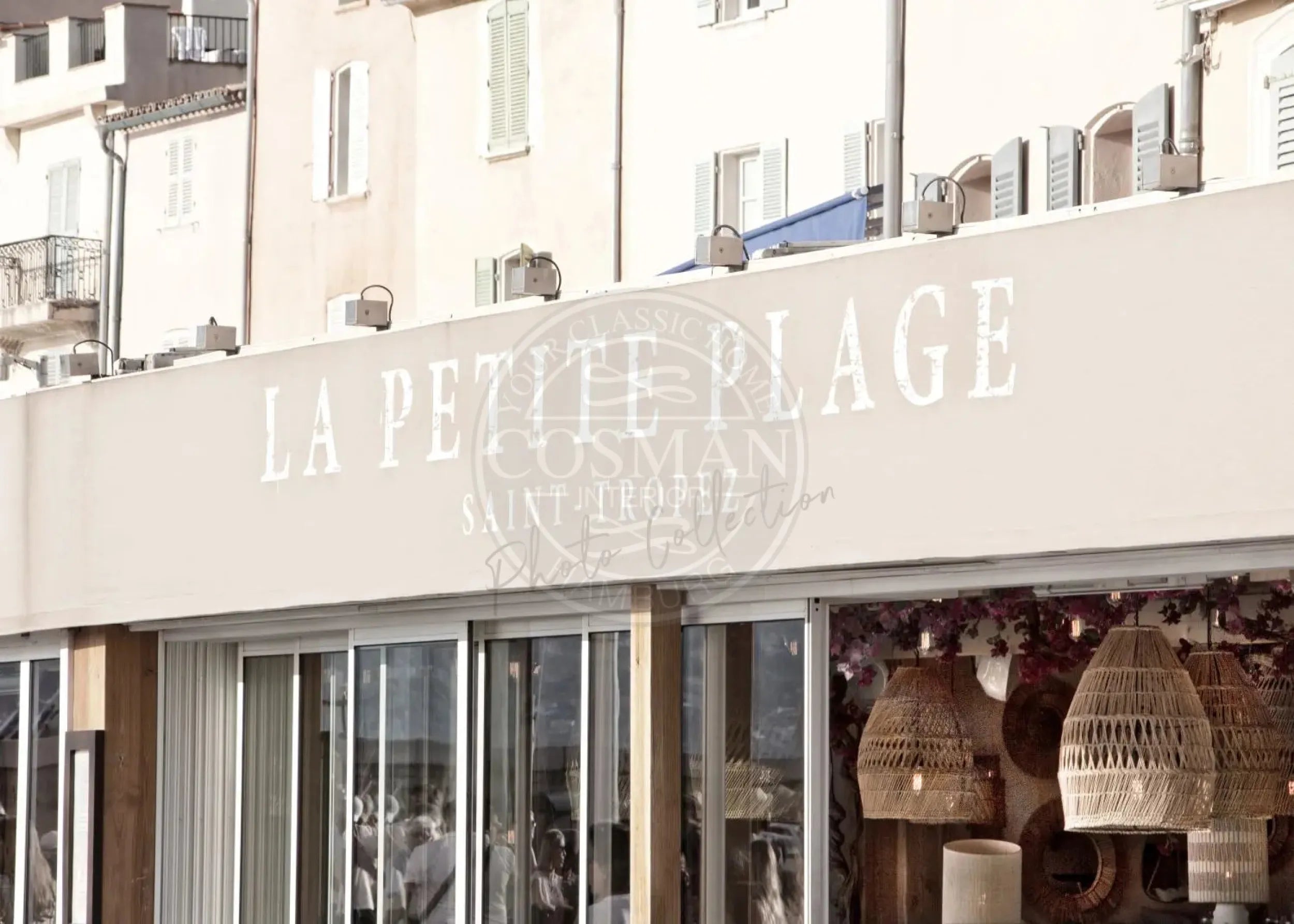 Schwarz-Weiß-Poster „La Petite Plage“ von Cosman-Photocollection, A4-Größe, Strandbild von Saint Tropez.