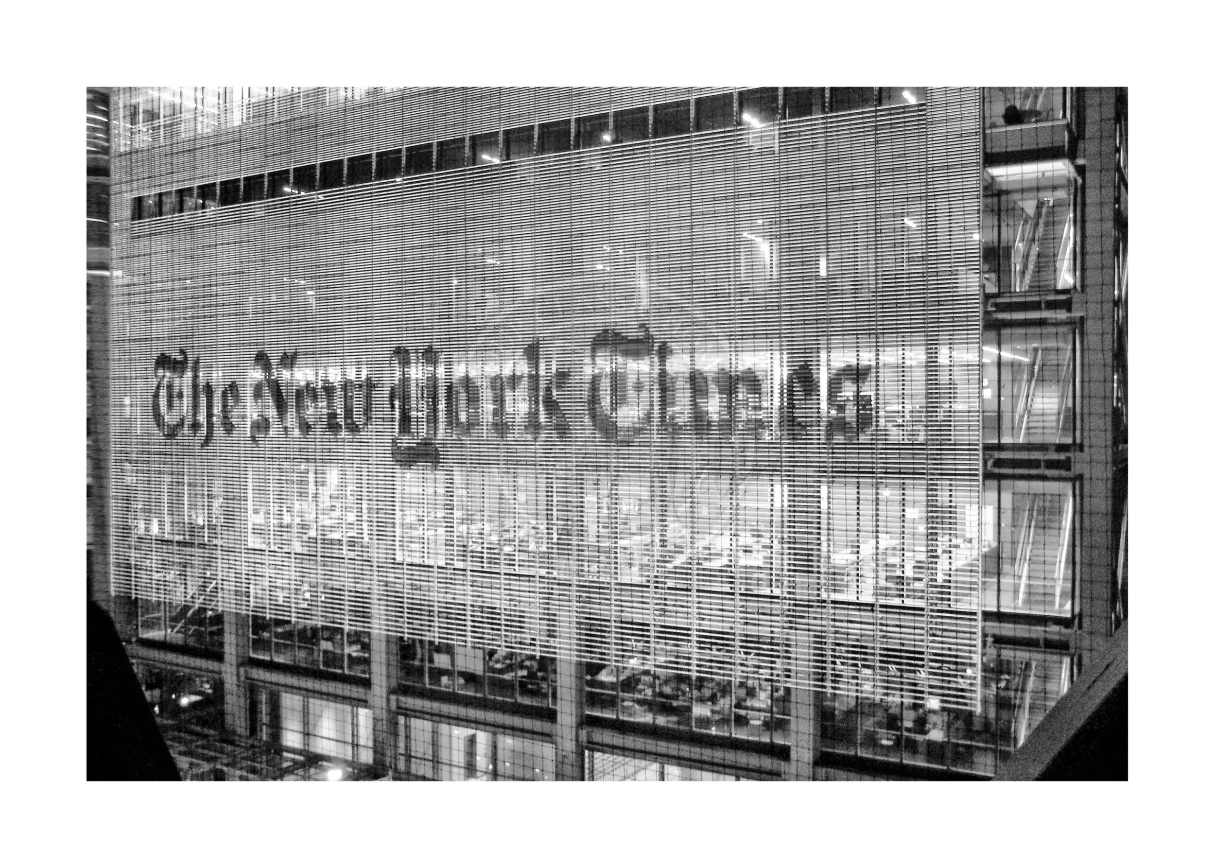 Schwarz-weiß Poster des New York "Times" Drucks von Cosman-Photocollection, A4-Größe, mit weißem Rand
