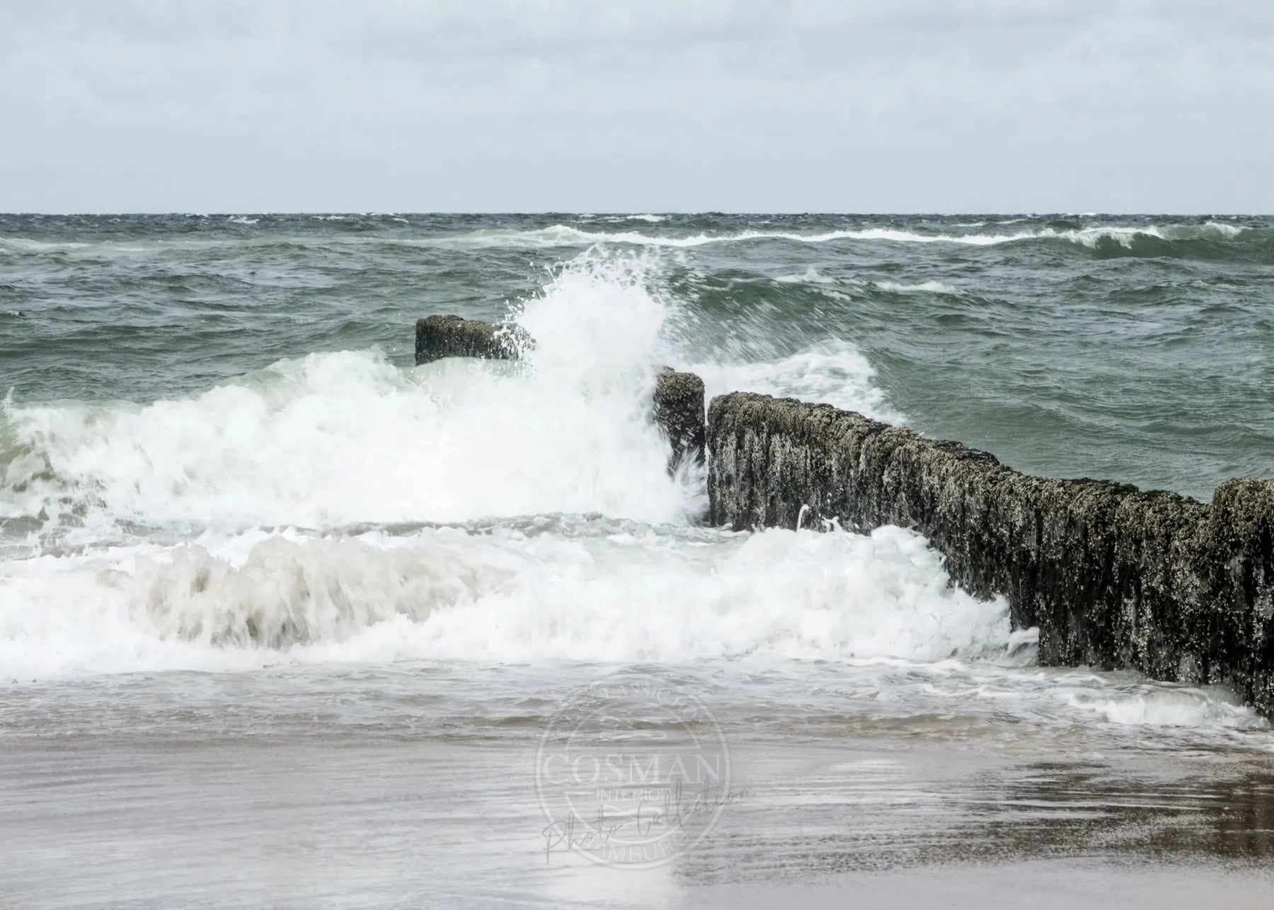 Schwarz-Weiß-Poster vom Strand Sylt mit Buhne, 29,7x21cm, von Cosman-Photocollection, mit weißem Rand