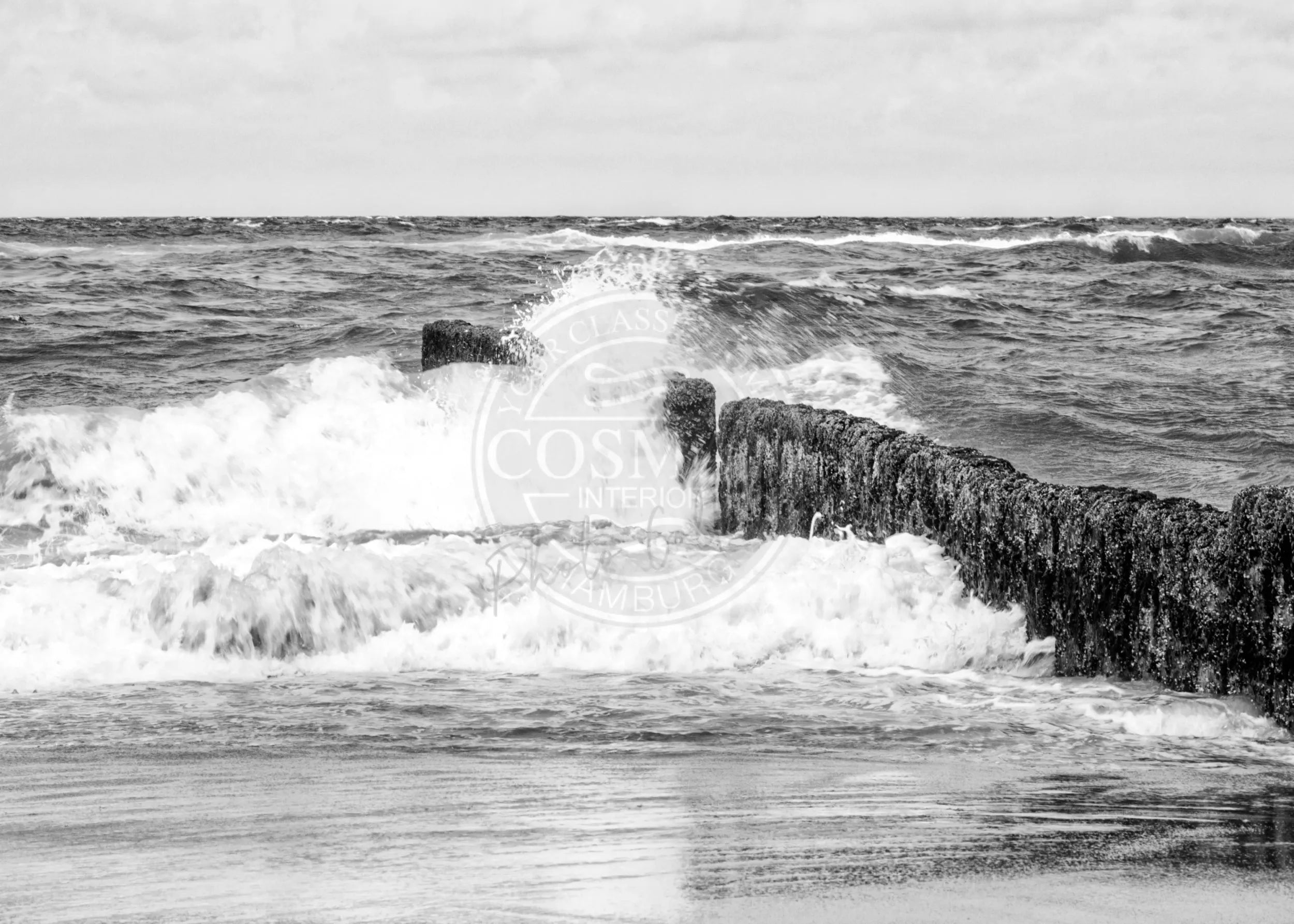 Schwarz-Weiß-Poster vom Strand Sylt mit Buhne, von Cosman-Photocollection, A4-Größe, mit weißem Rand
