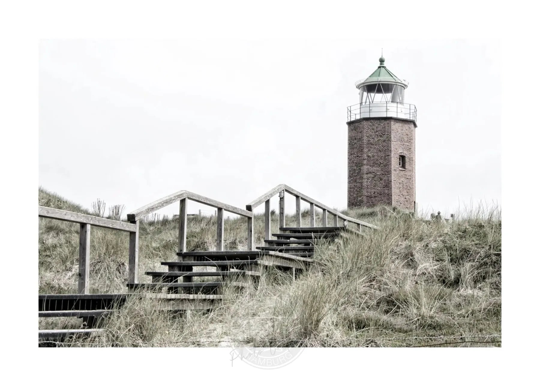 Schwarz-Weiß-Poster des Leuchtturms auf Sylt in Kampen, von Cosman-Photocollection, mit weißem Rand, A4-Größe.