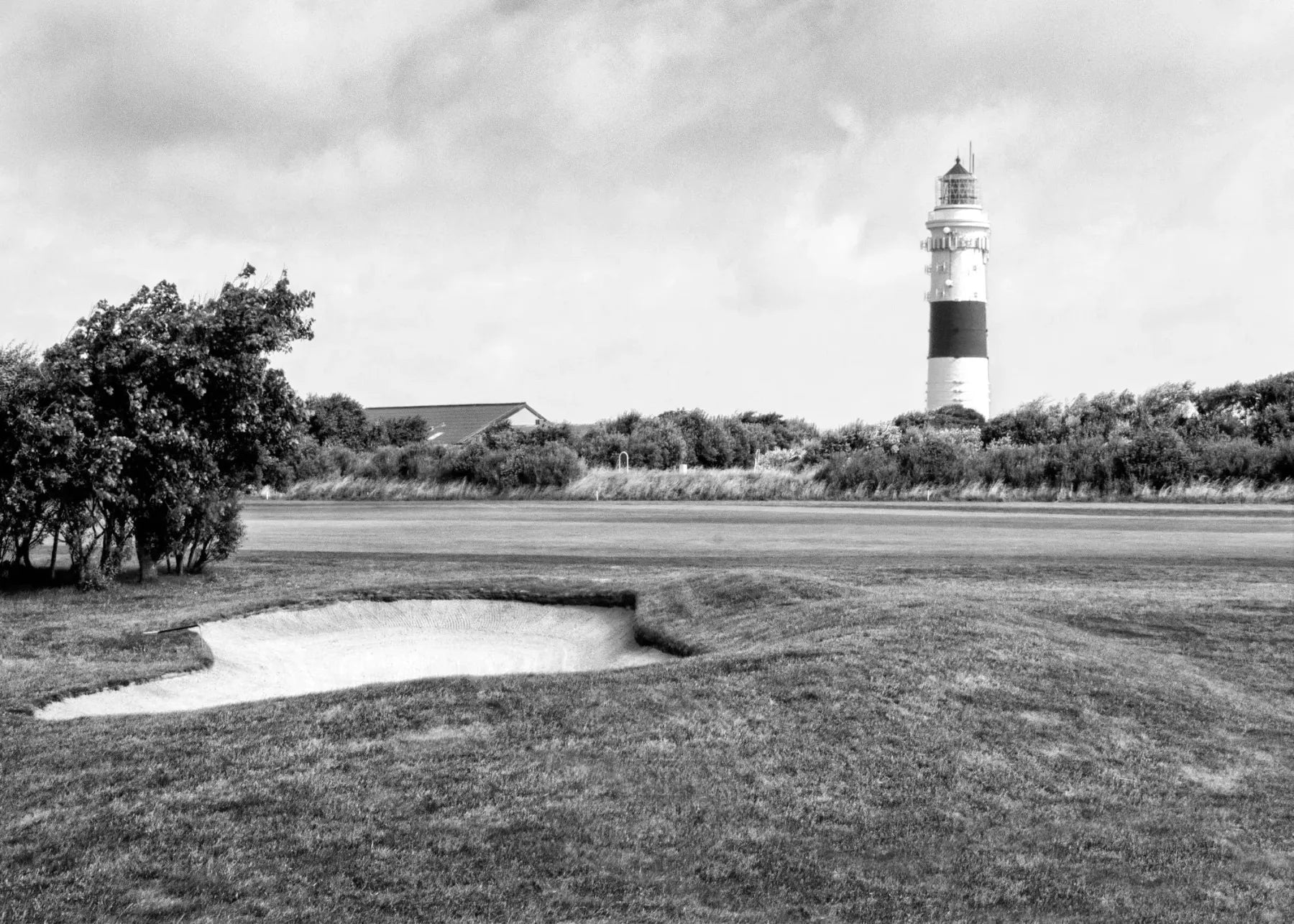 Schwarz-weiß Poster des Leuchtturms Kampen auf Sylt von Cosman-Photocollection, A4-Größe, mit weißem Rand.