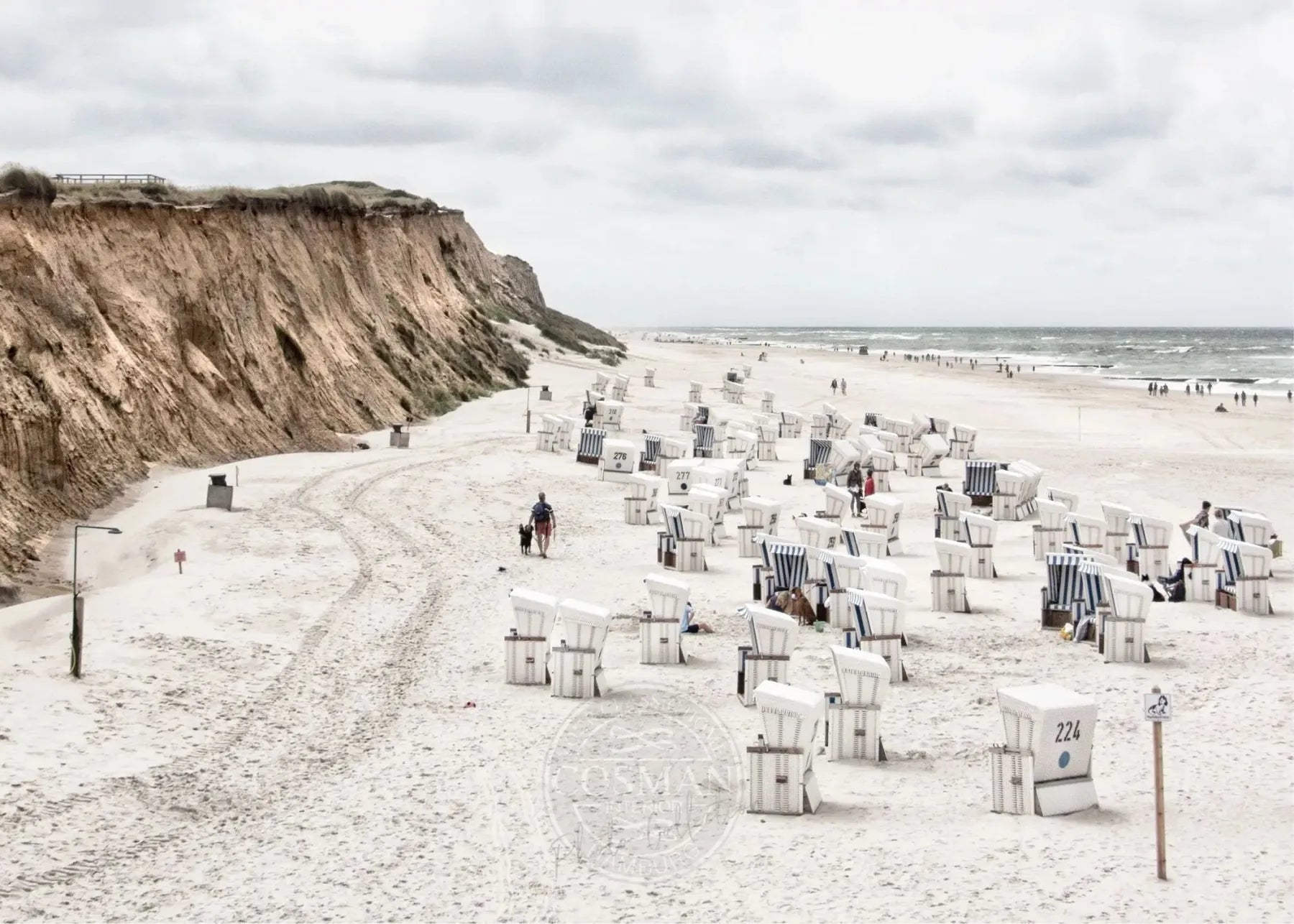Schwarz-weiß Poster von Cosman-Photocollection, Strandkörbe auf Sylt Kampen, A4-Größe, mit weißem Rand, hochwertiger Druck