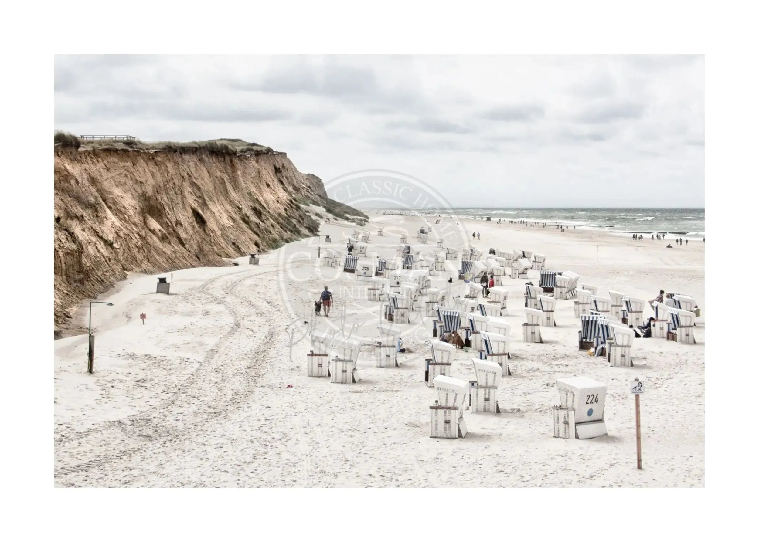Schwarz-weiß Poster von Cosman-Photocollection mit Strandkörben in Kampen auf Sylt, A4-Format, mit weißem Rand.