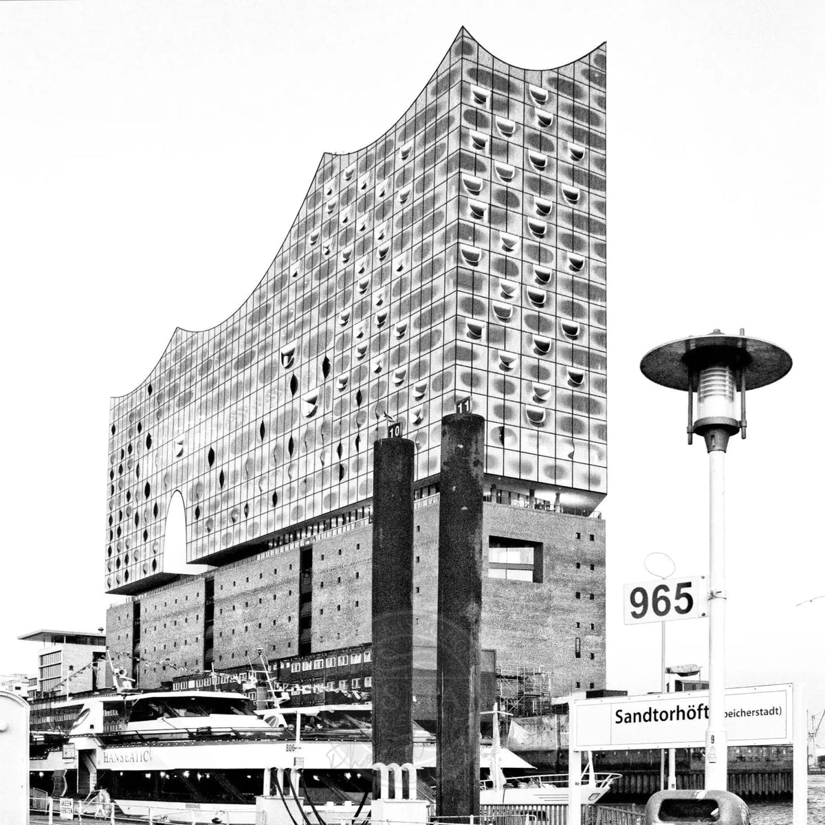 Schwarz-weiß Poster der Hamburger Elbphilharmonie von Cosman-Photocollection, 40x40 cm, mit weißem Rand.