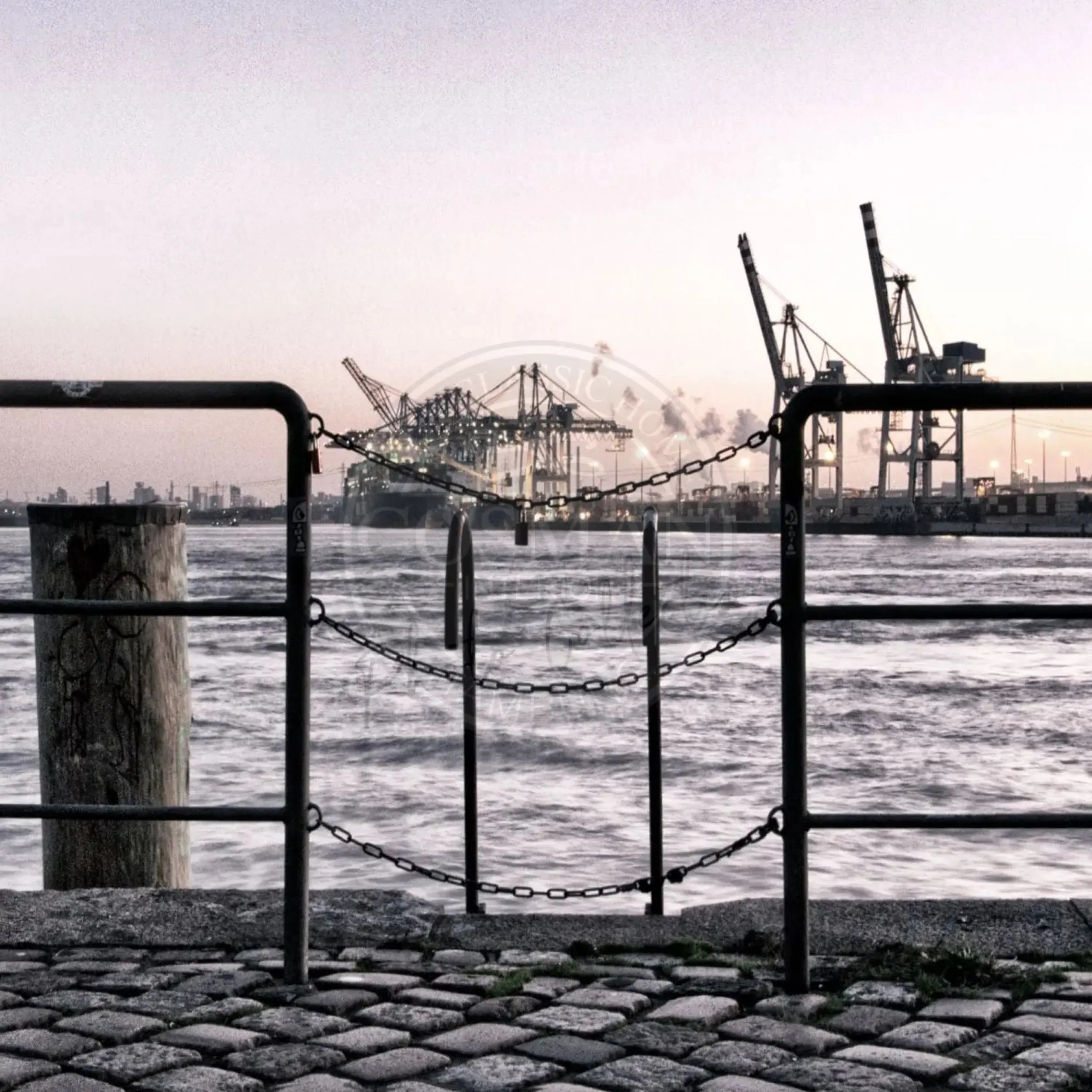Poster / Druck Hamburg Hafen ’Zaun’ HH30 by Cosman-Photocollection