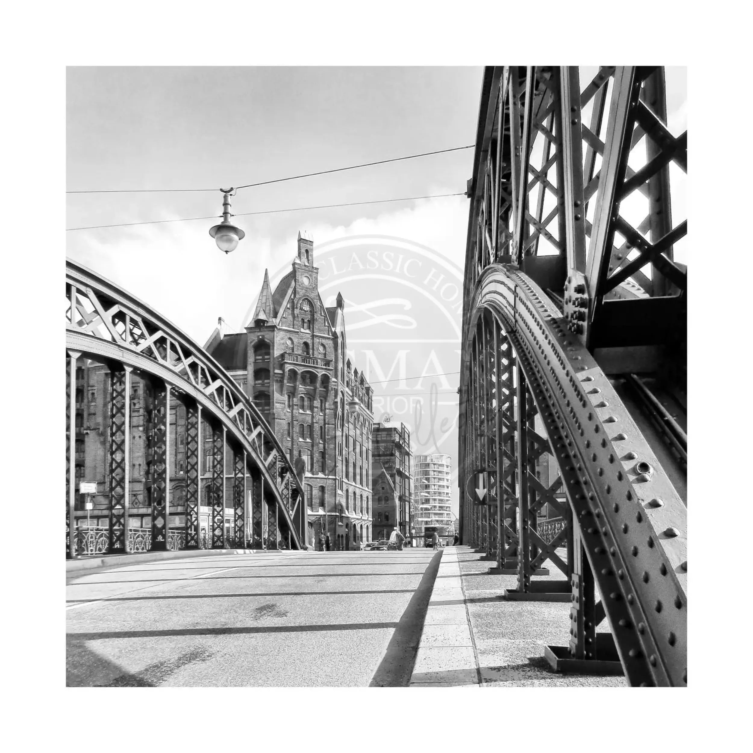 Schwarz-Weiß-Poster der Hamburger Speicherstadt von Cosman-Photocollection, 40x40 cm, mit weißem Rand.
