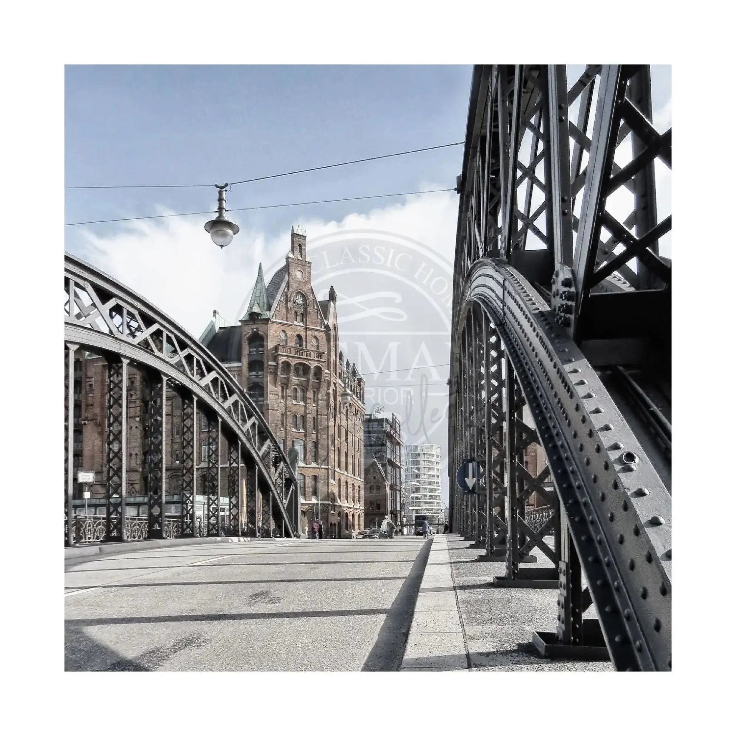 Schwarz-Weiß-Poster der Hamburger Speicherstadt von Cosman-Photocollection, 40x40 cm, mit weißem Rand.