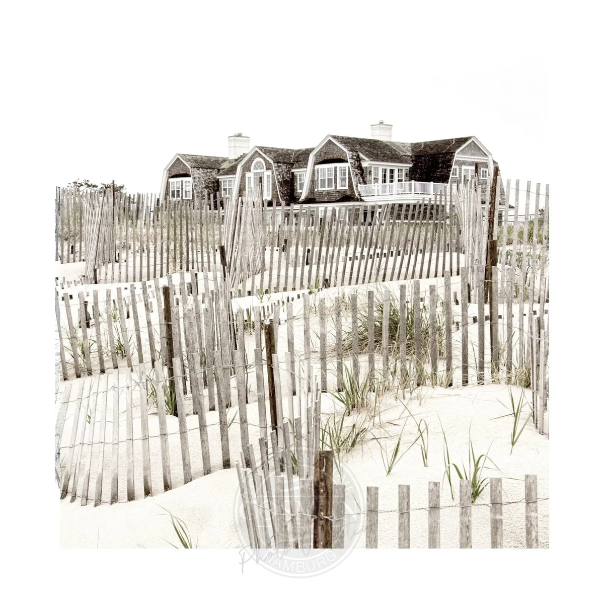 Schwarz-weiß Poster "Hamptons Long Island Beach House" von Cosman-Photocollection, 40x40 cm, mit weißem Rand