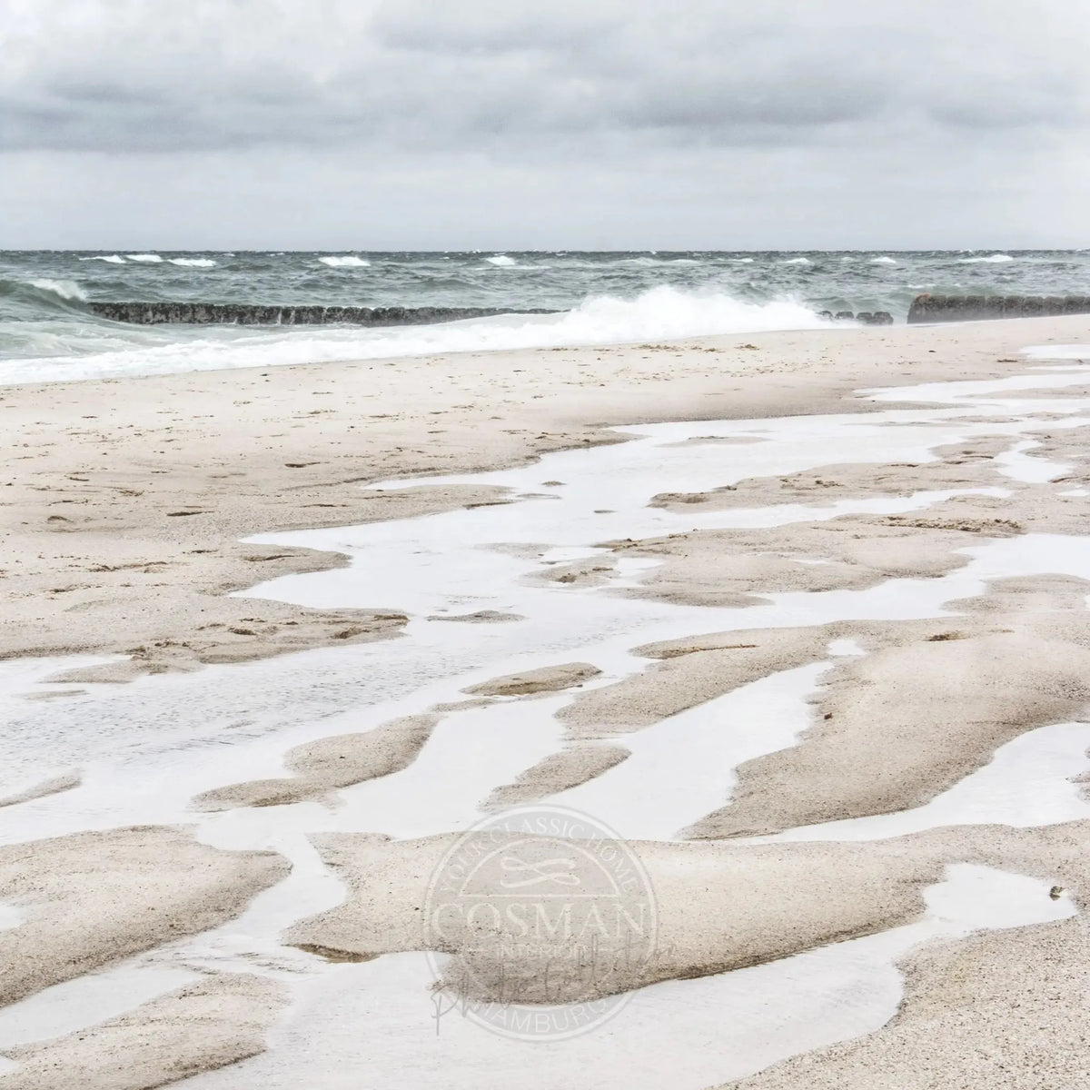 Schwarzweiß-Poster "Strand" von Cosman-Photocollection, 40x40cm, mit weißem Rand, zeigt eine Strandaufnahme von Sylt.