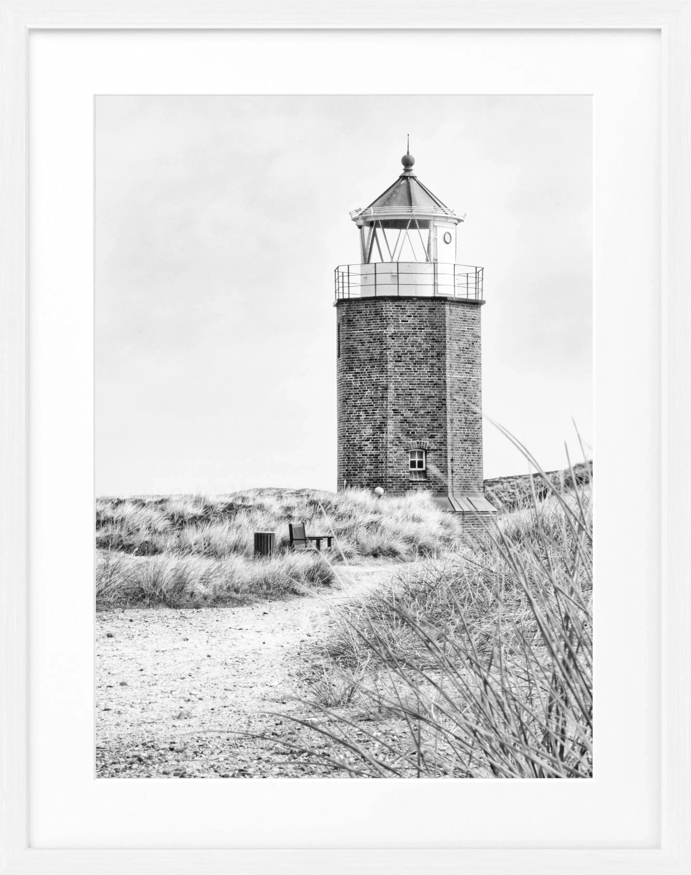 Schwarz-weiß Poster mit Rahmen, Sylt Leuchtturm am roten Kliff, von Cosman-Photocollection, 25x31 cm, dekoratives Wandbild