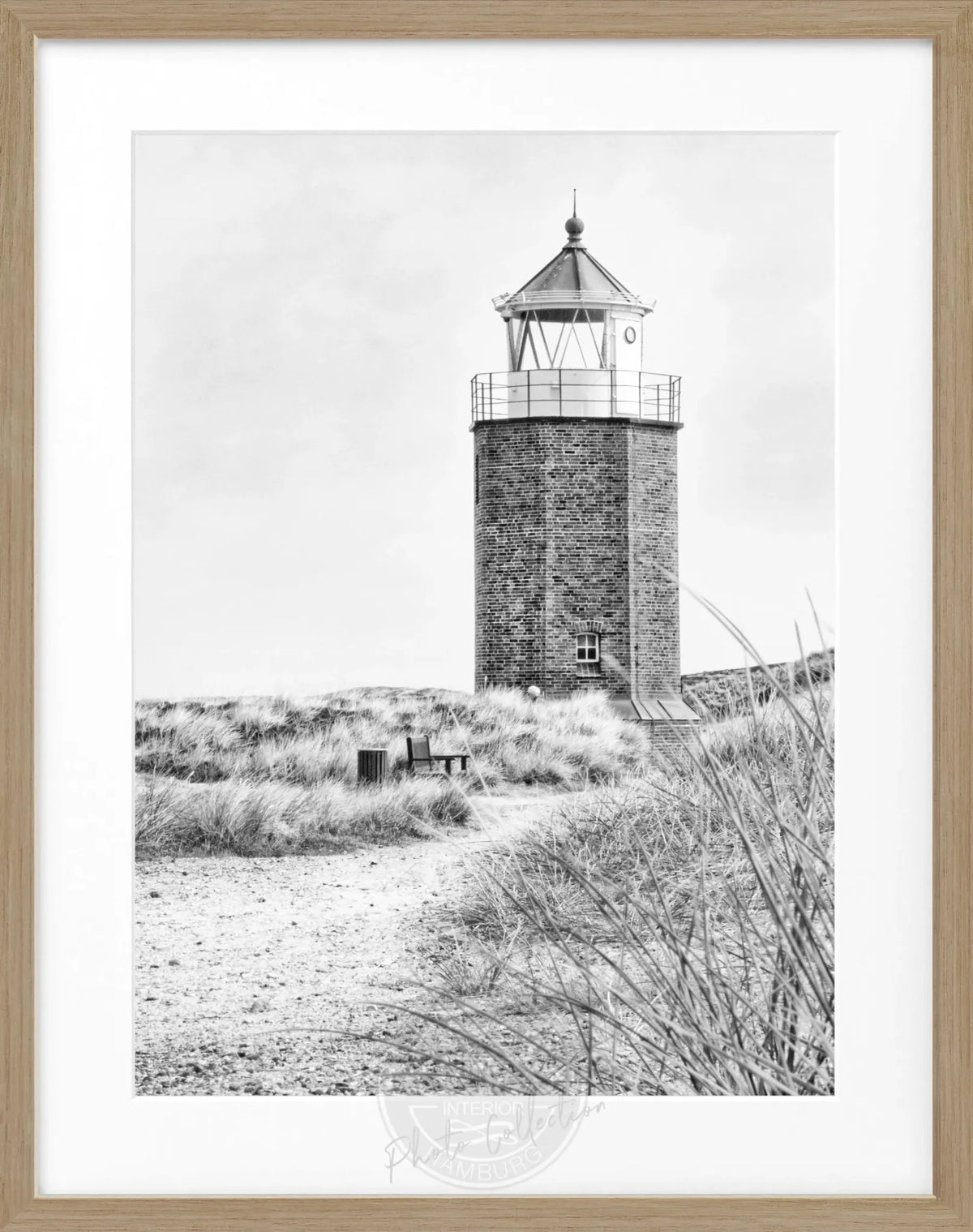 Schwarz-weiß Poster mit Rahmen, Sylt Leuchtturm ’Rotes Kliff’, von Cosman-Photocollection, 25x31 cm, dekoratives Wandbild