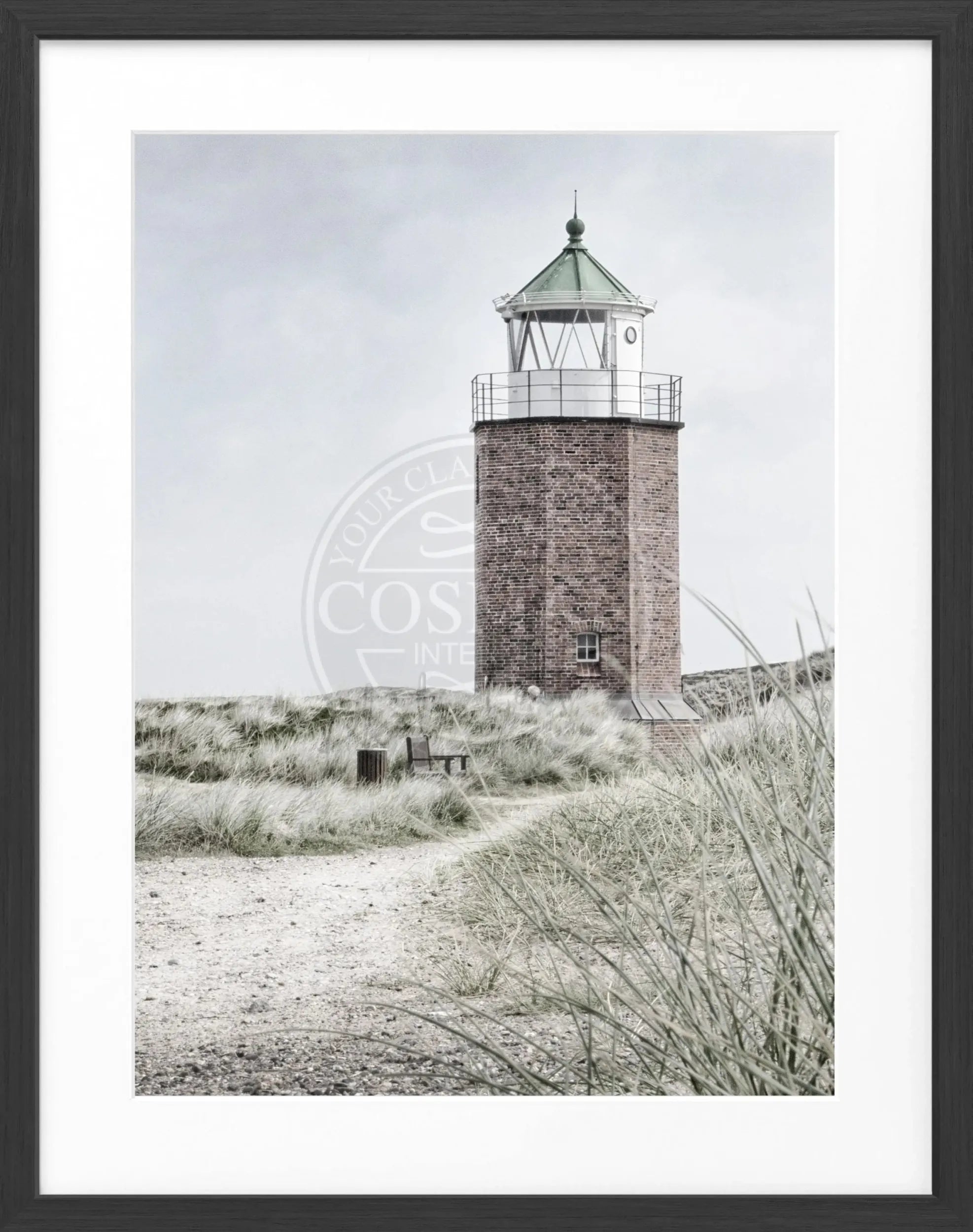 Schwarz-weiß Poster mit Rahmen, Sylt Leuchtturm ’Rotes Kliff’, von Cosman-Photocollection, Größe 25x31cm.