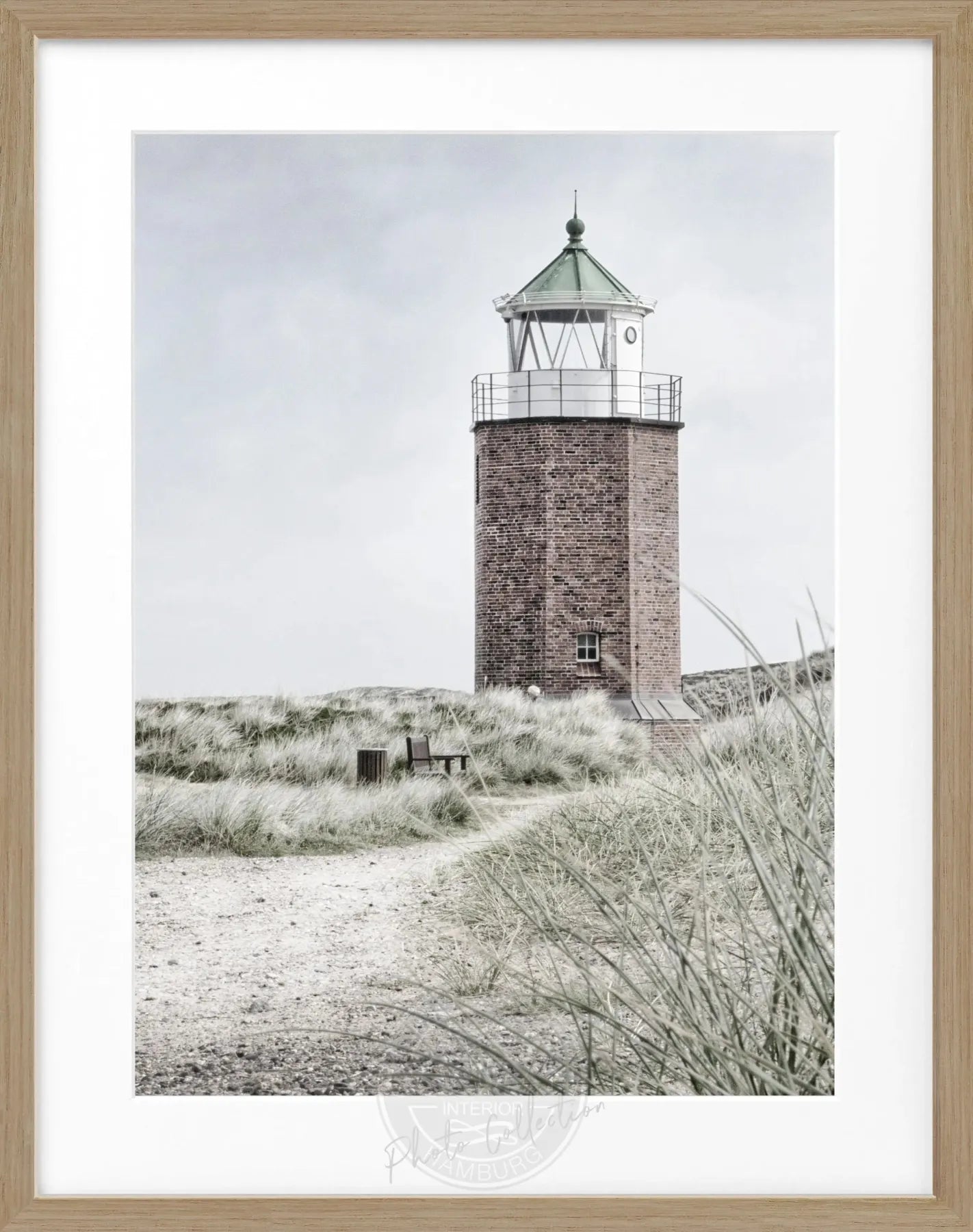 Schwarz-weiß Poster mit Rahmen von Cosman-Photocollection, Sylt Leuchtturm ’Rotes Kliff’, 25x31 cm, dekoratives Strandmotiv
