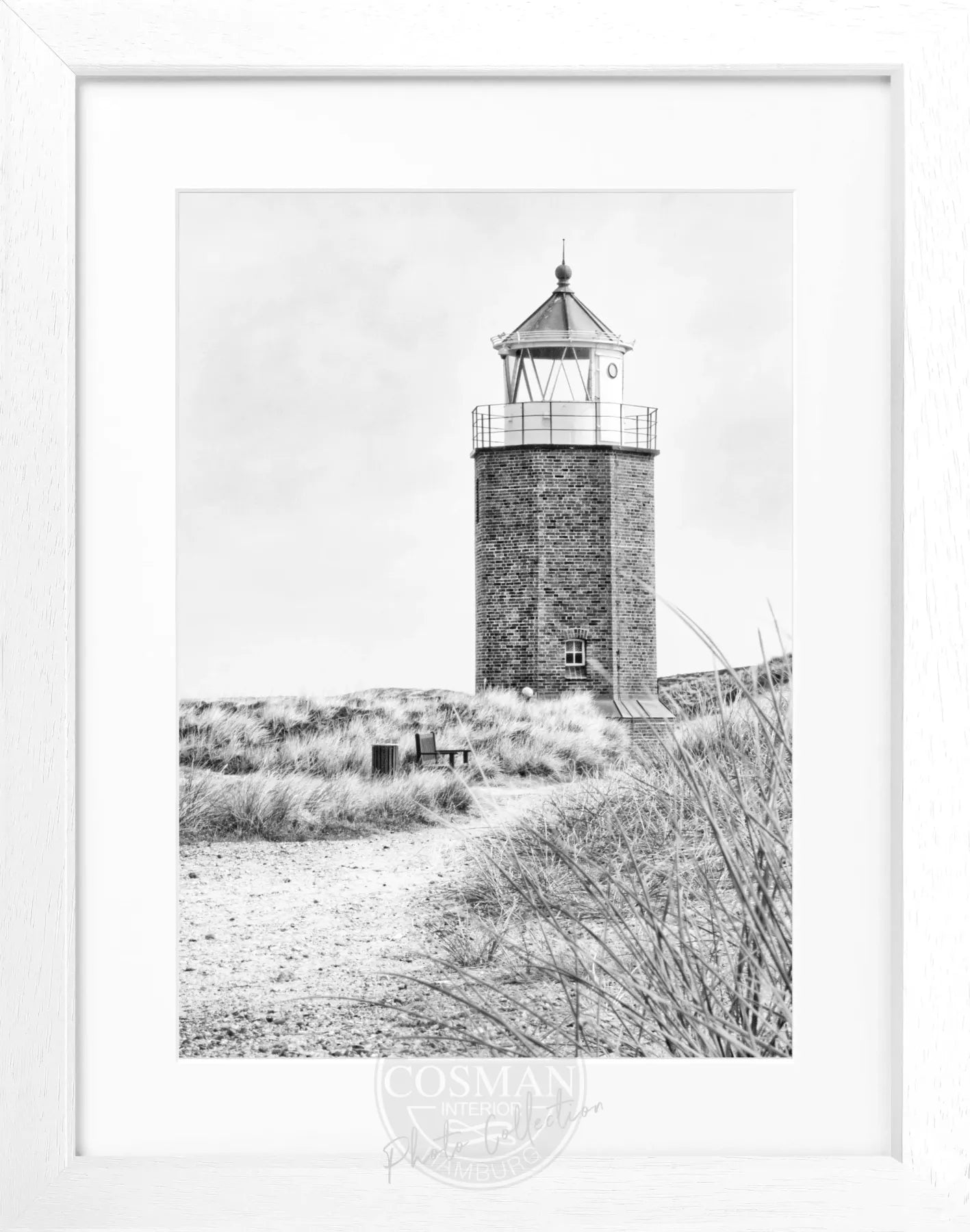 Schwarz-weiß Poster mit Rahmen, zeigt den Leuchtturm Sylt am Roten Kliff, von Cosman-Photocollection, 25x31 cm, SY64.