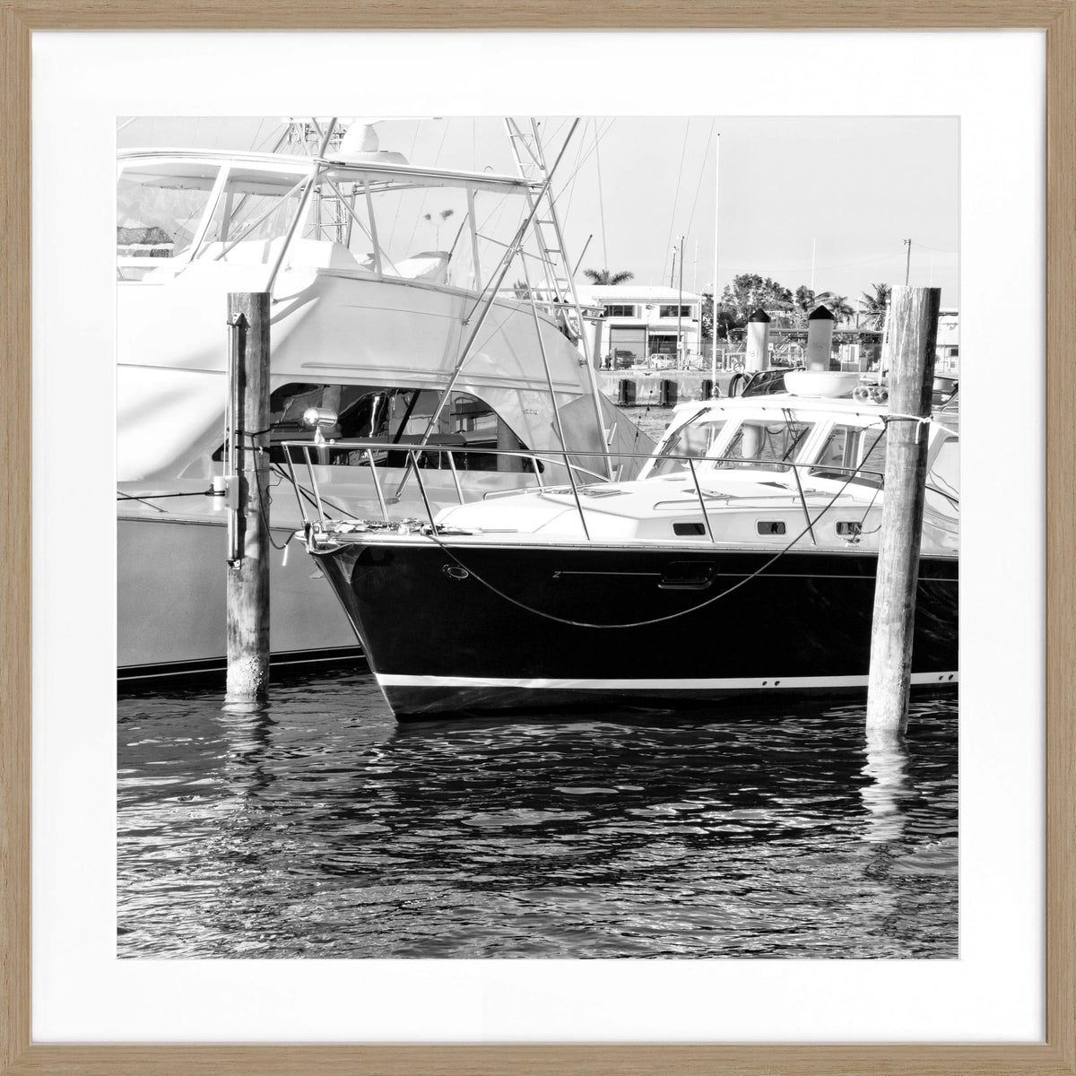 Schwarz-weißer Poster mit Rahmen 'Boat' von Cosman-Photocollection, Florida Key West, quadratisch 55x55cm, maritimes Motiv