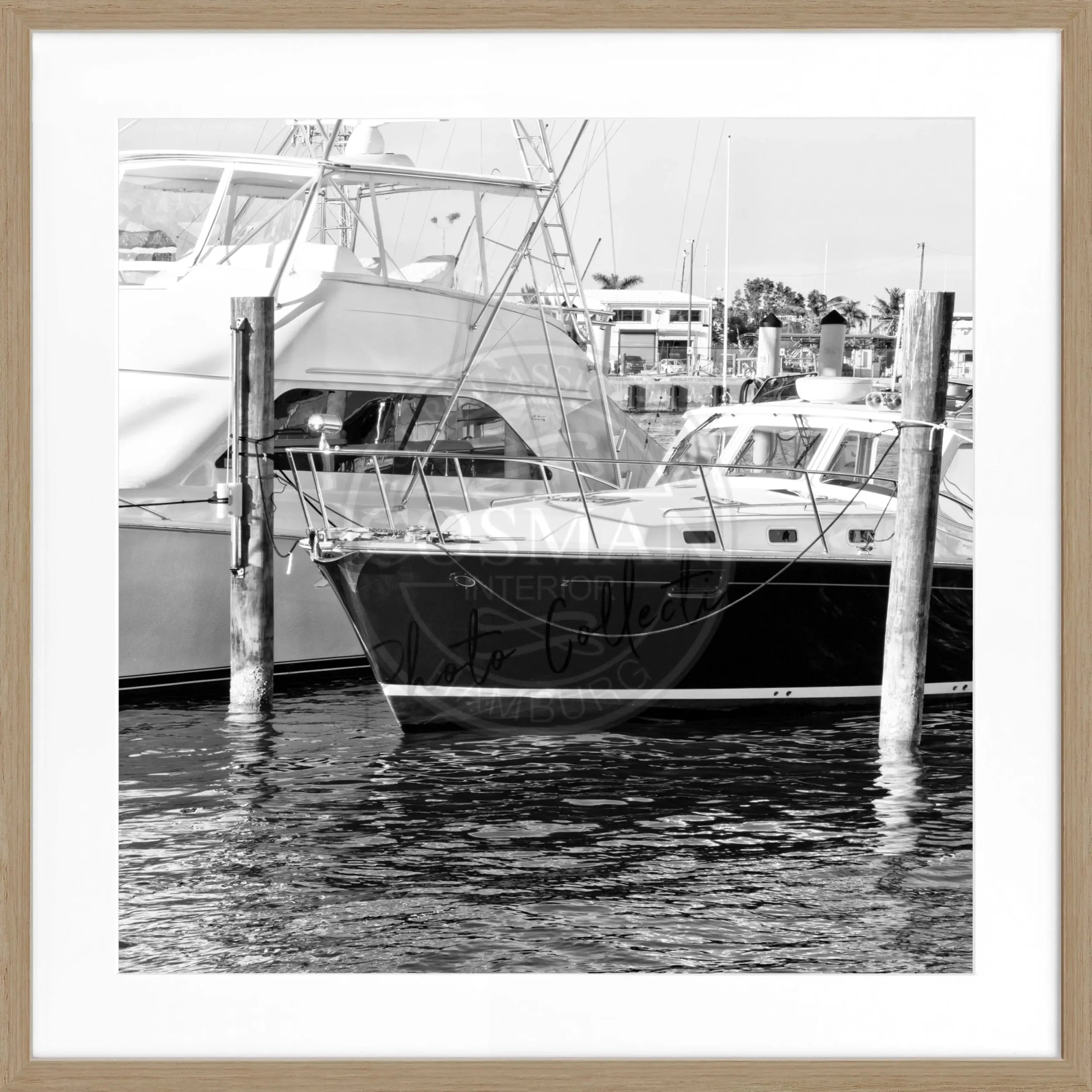 Schwarz-weißer Poster mit Rahmen 'Boat' von Cosman-Photocollection, Florida Key West, quadratisch 55x55cm, maritimes Motiv