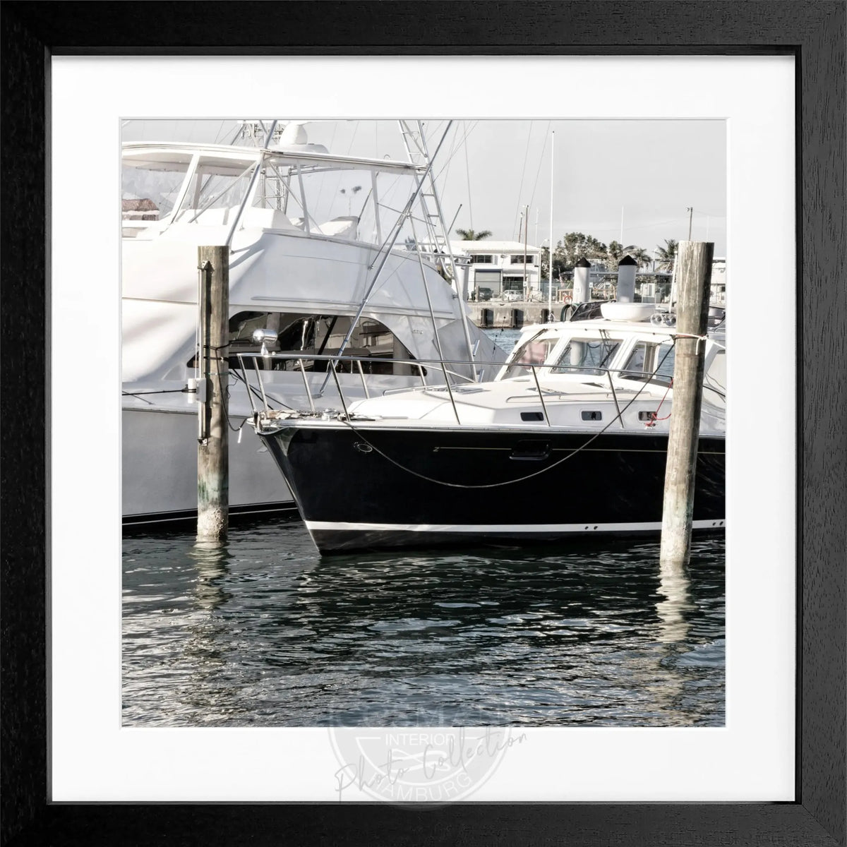 Schwarz-weiß Poster mit Rahmen ’Boat’ von Cosman-Photocollection, Florida Key West, quadratisches Wandbild, 55x55 cm