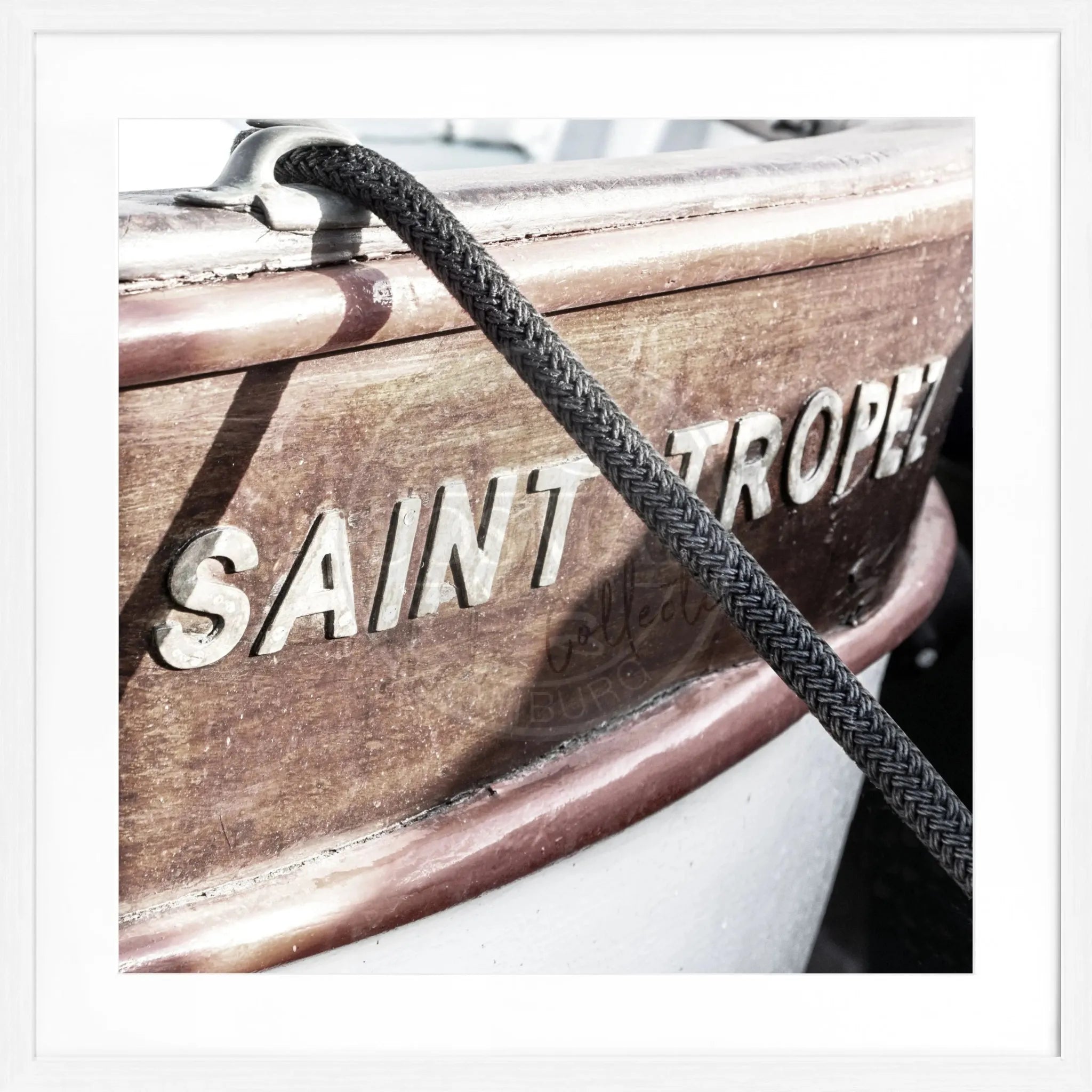 Schwarz-weiß Poster mit Rahmen, Boot-Motiv in Saint Tropez, von Cosman-Photocollection, 55x55cm quadratisch.