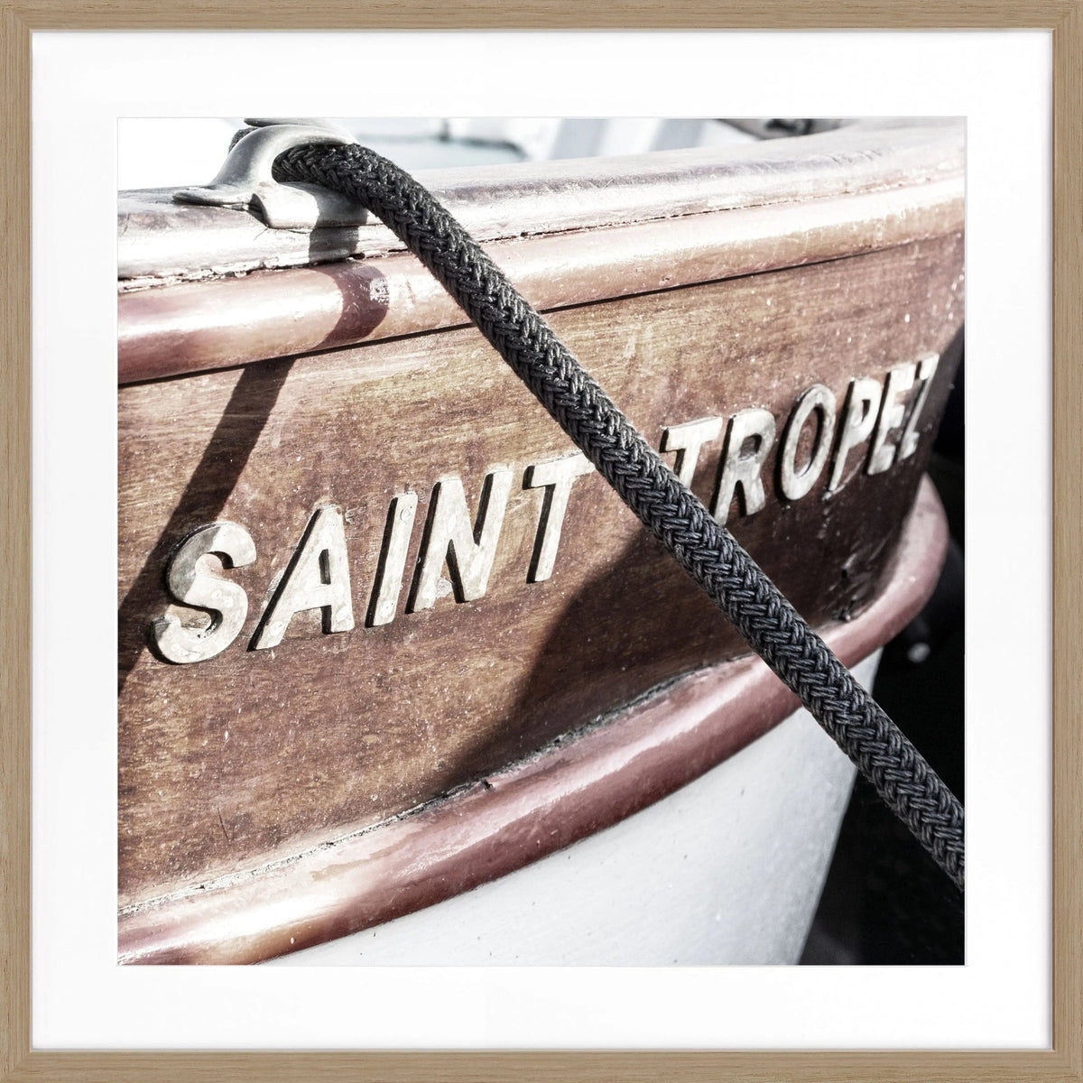 Schwarz-weiß Poster mit Rahmen ’Boot’ Saint Tropez von Cosman-Photocollection, quadratisch, 55x55cm, maritime Motiv.