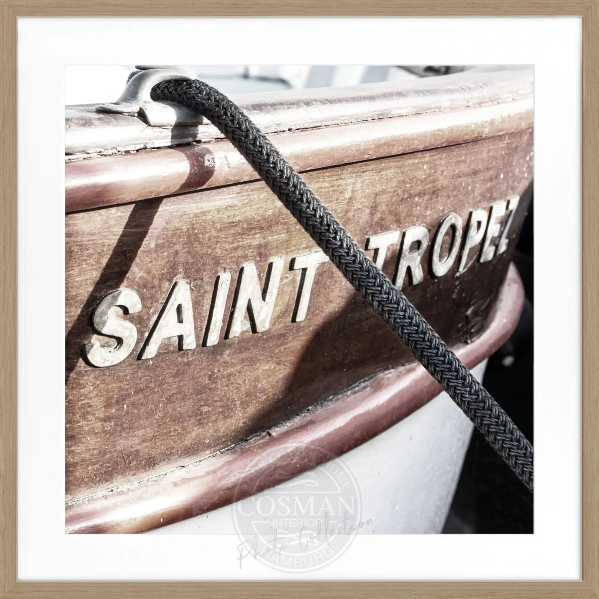 Schwarz-weiß Poster mit Rahmen ’Boot’ Saint Tropez von Cosman-Photocollection, quadratisch, 55x55cm, maritime Motiv.