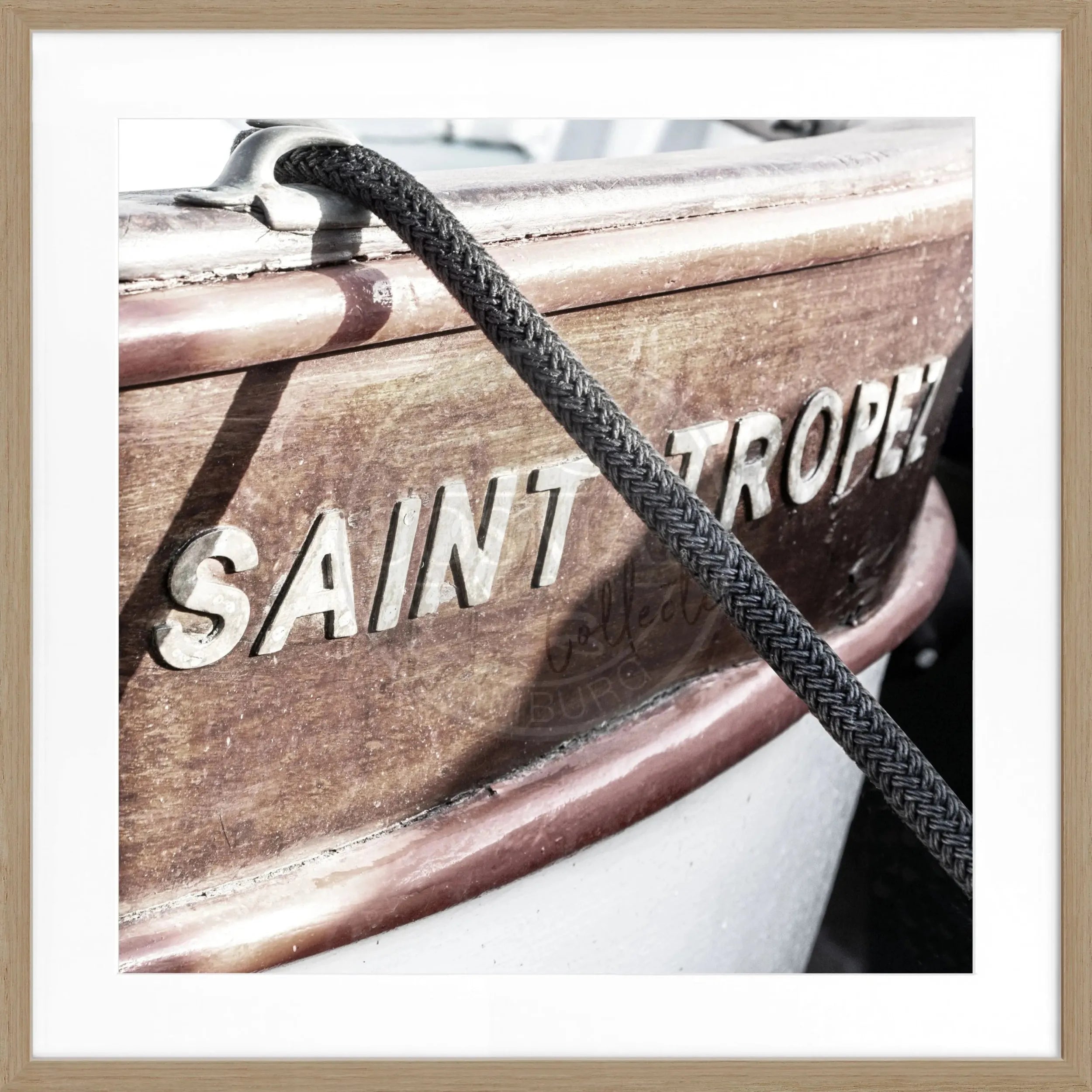 Schwarz-weiß Poster mit Rahmen ’Boot’ Saint Tropez von Cosman-Photocollection, quadratisch, 55x55cm, maritime Motiv.