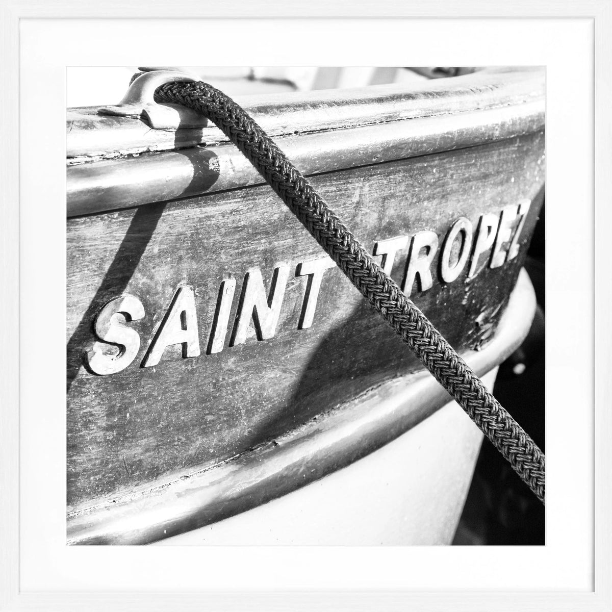 Schwarz-weiß Poster mit Rahmen 'Boot' Saint Tropez von Cosman-Photocollection, quadratisch, 55x55cm, maritime Wanddekoration