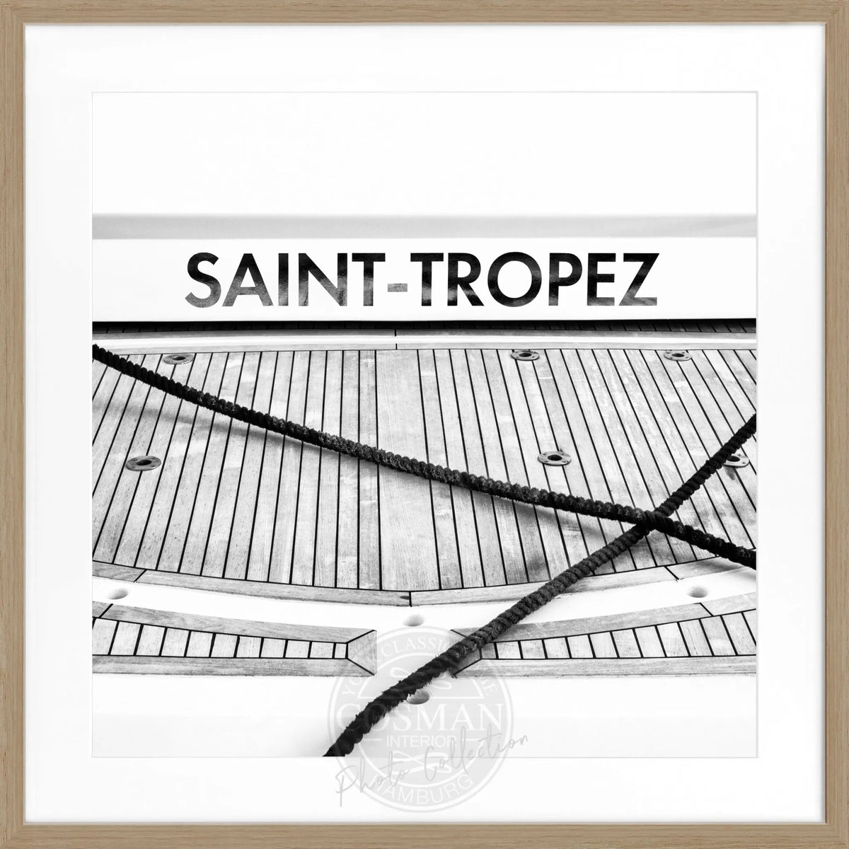 Schwarz-weiß Poster mit Rahmen von Cosman-Photocollection, Motiv eines Bootes in Saint Tropez, quadratisch 55x55cm