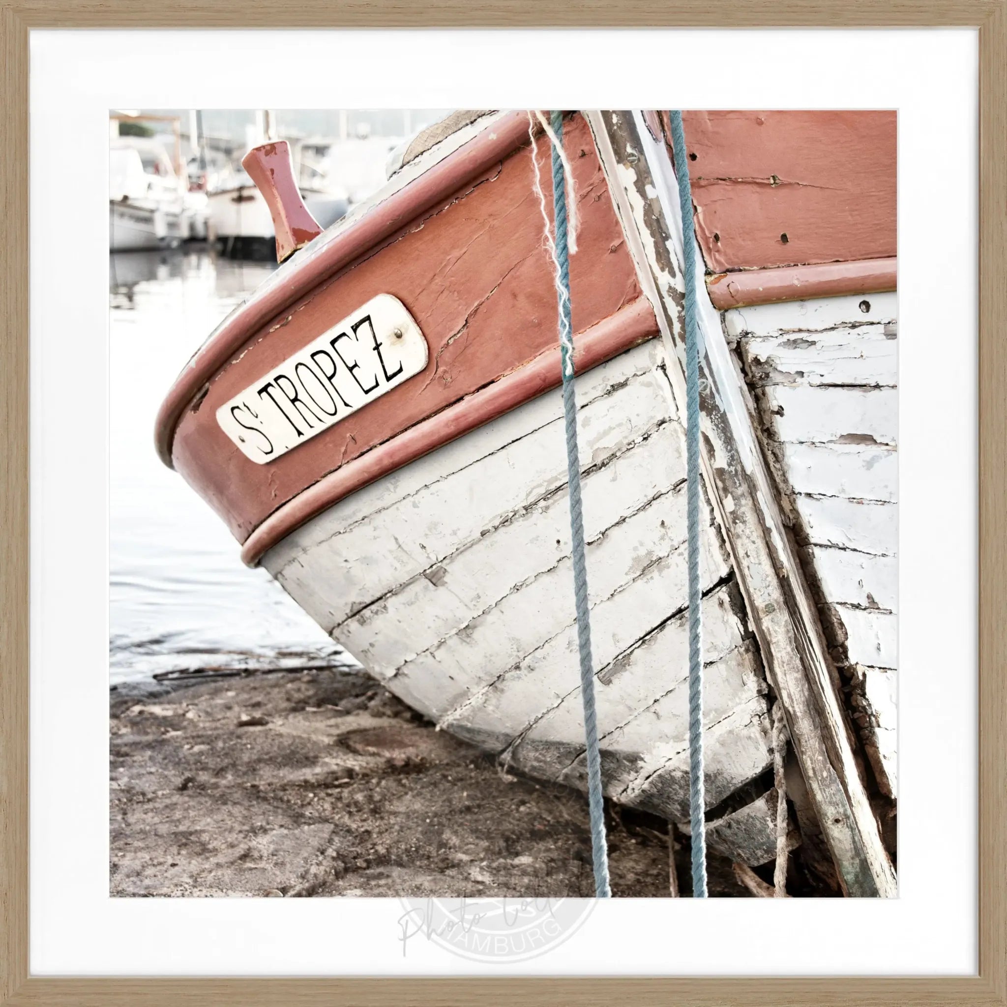 Schwarz-weiß Poster mit Rahmen von Cosman-Photocollection, Fischerboot-Motiv in Saint Tropez, quadratisch 55x55cm