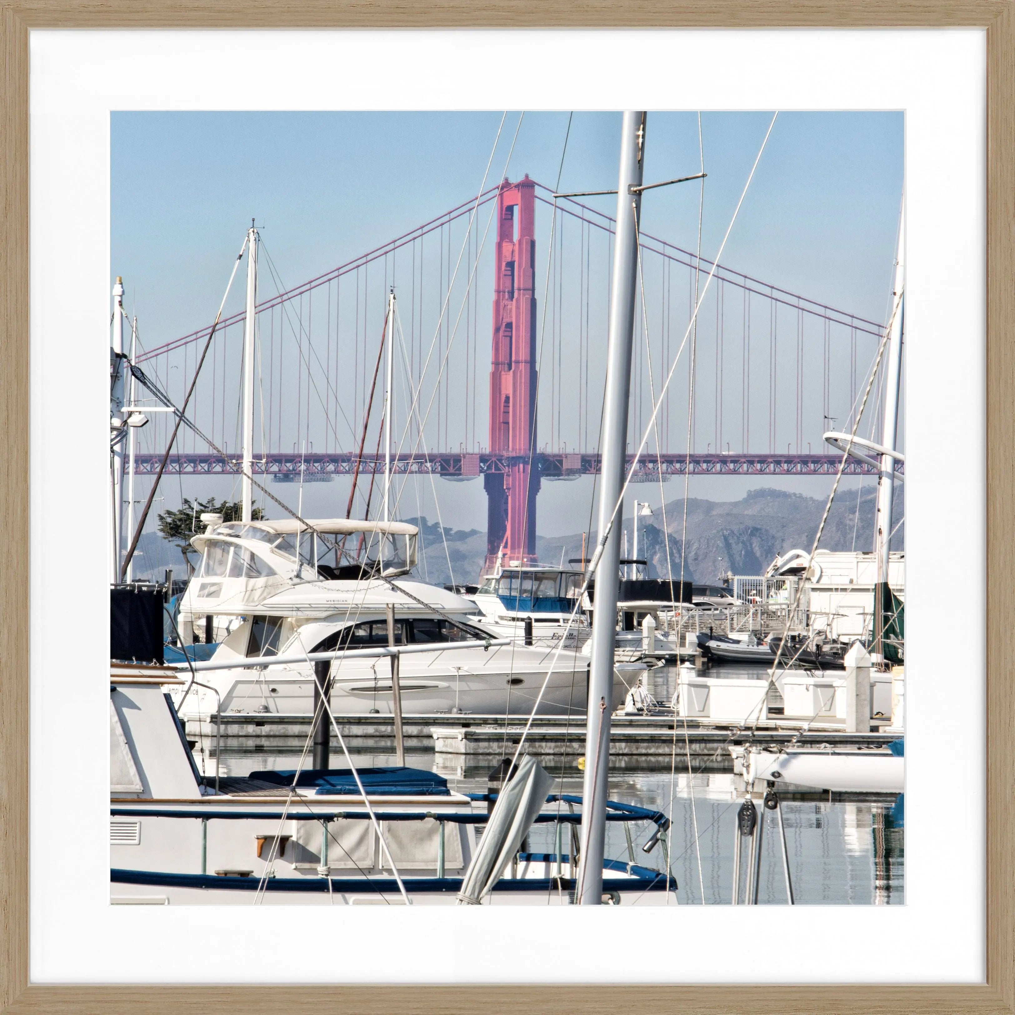 Schwarz-weiß Poster mit Rahmen der Golden Gate Bridge in San Francisco, von Cosman-Photocollection, 55x55cm quadratisch.