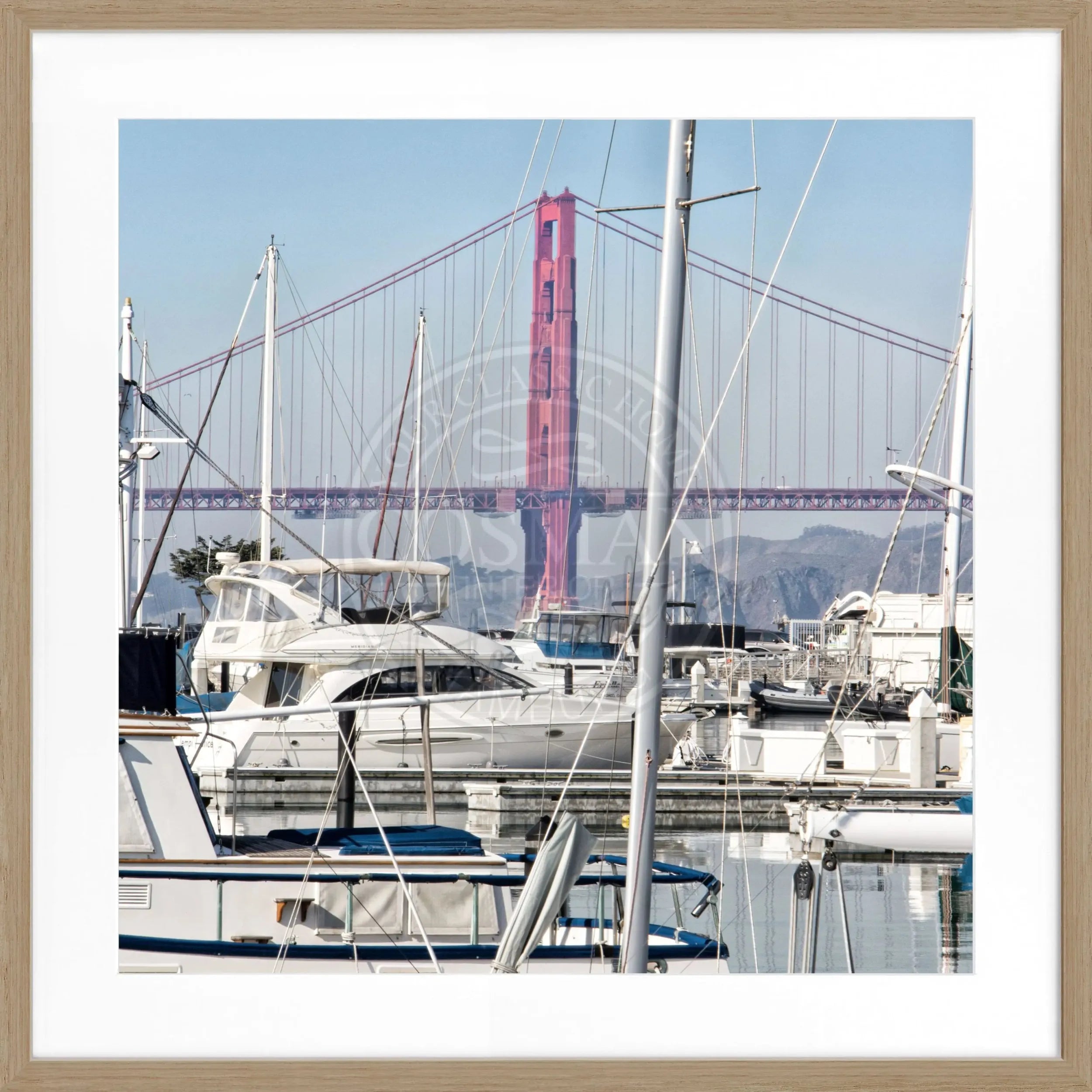 Schwarz-weiß Poster mit Rahmen von Cosman-Photocollection, Golden Gate Bridge in San Francisco, quadratisch, 55x55 cm