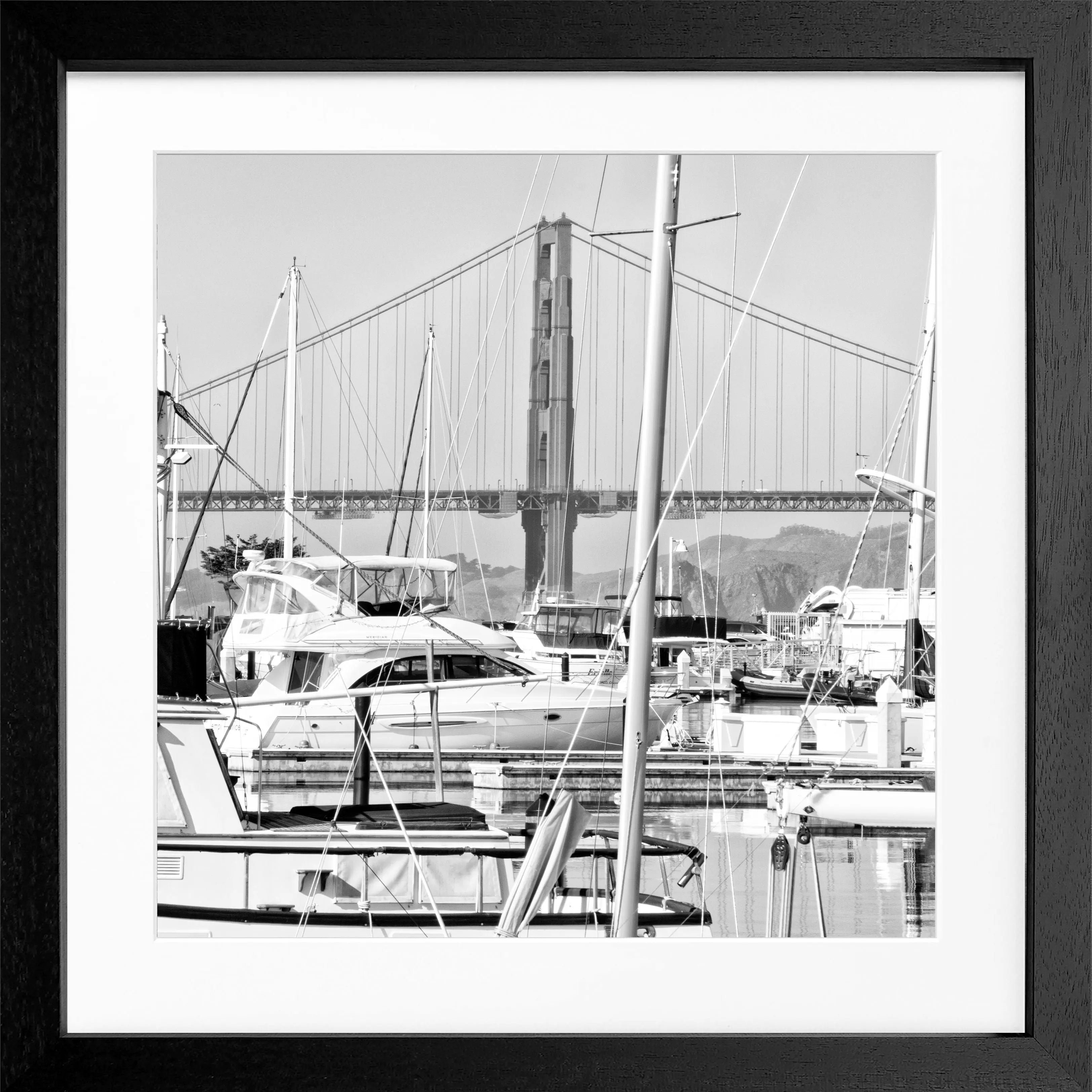 Schwarz-weißer Poster mit Rahmen von Cosman-Photocollection, Golden Gate Bridge in San Francisco, quadratisch, 55x55 cm